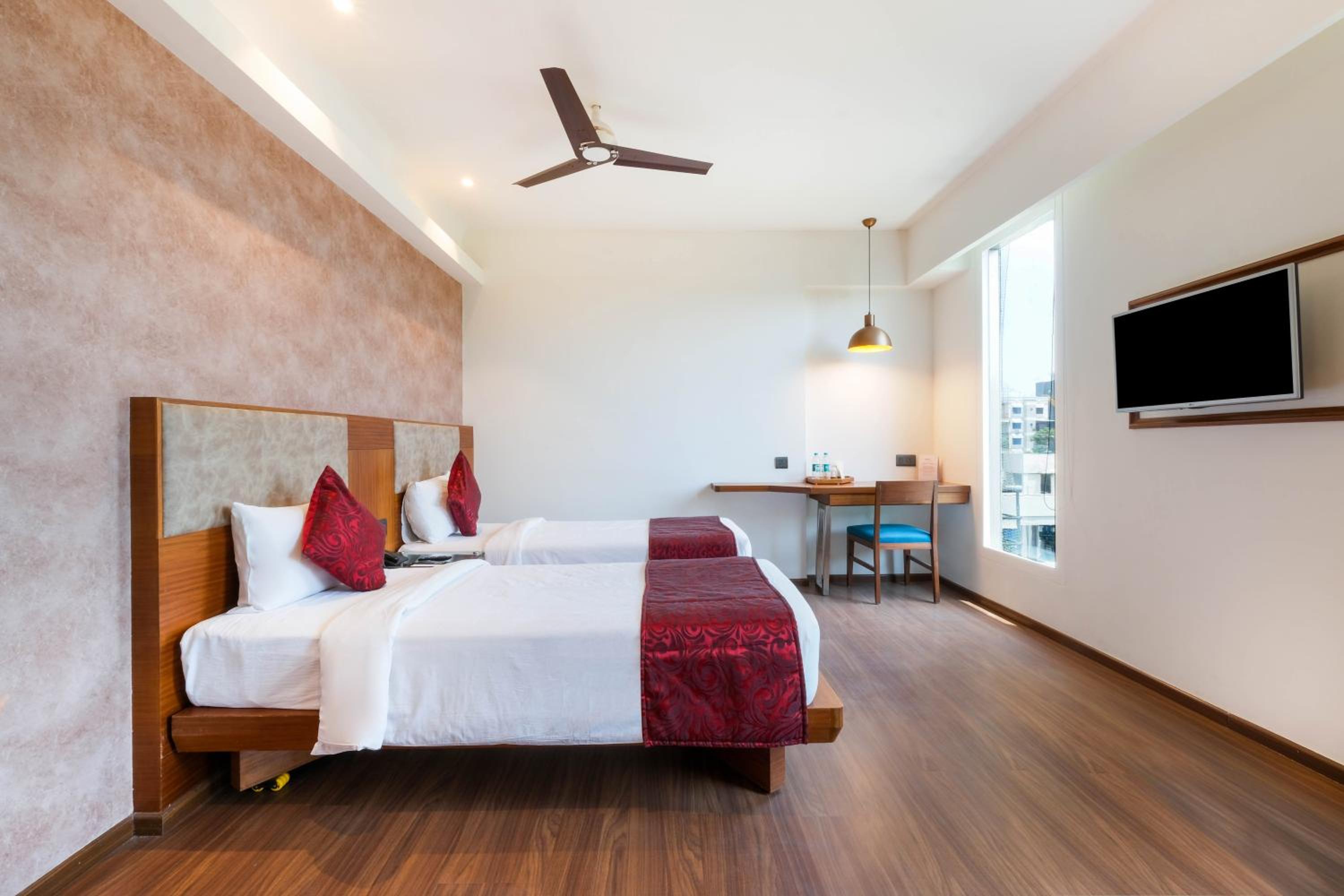 Standard Double or Twin Room - Photo 9