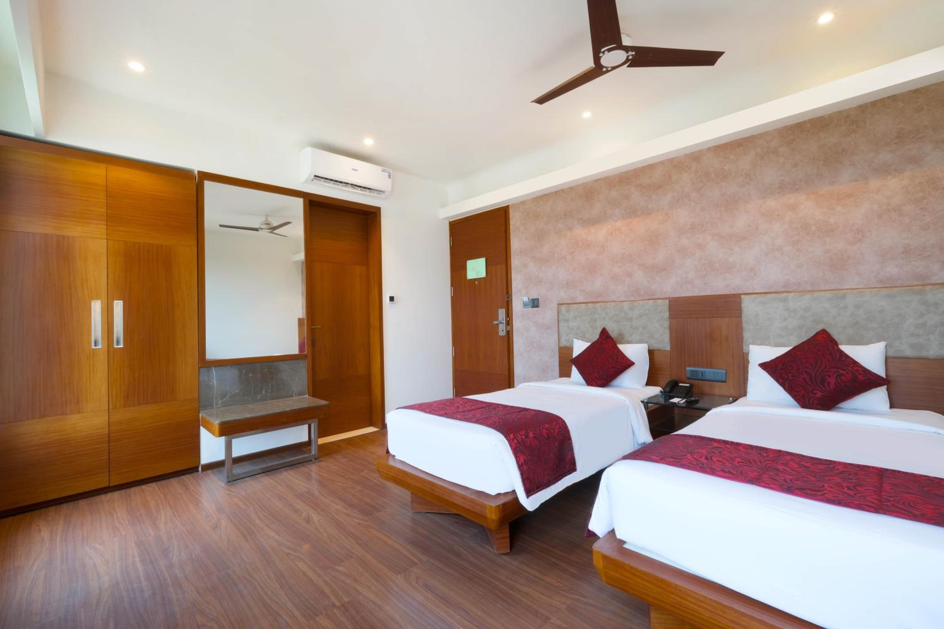 Standard Double or Twin Room - Photo 6