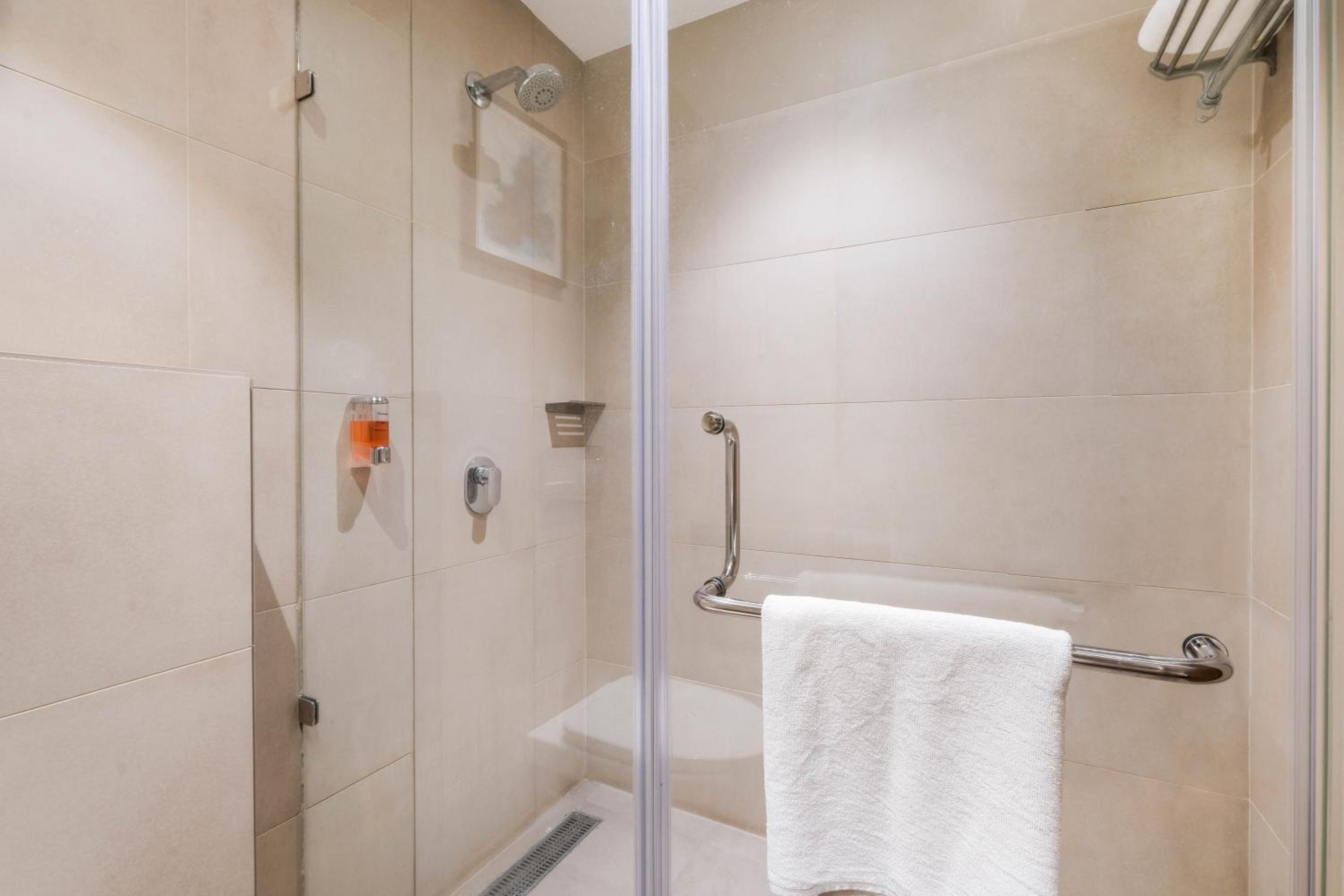 Standard Double or Twin Room - Photo 4