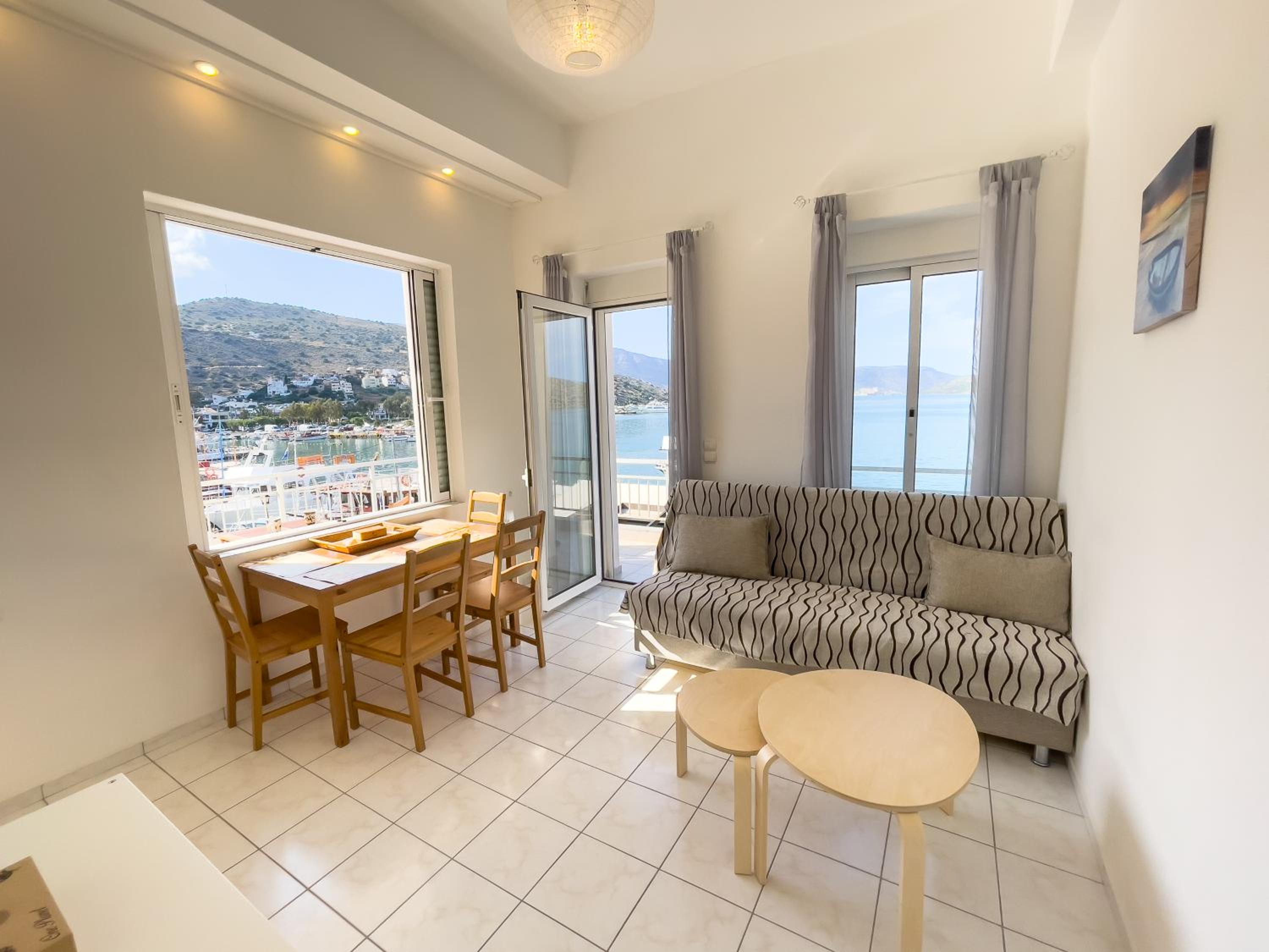 Apartment with Balcony photo 1
