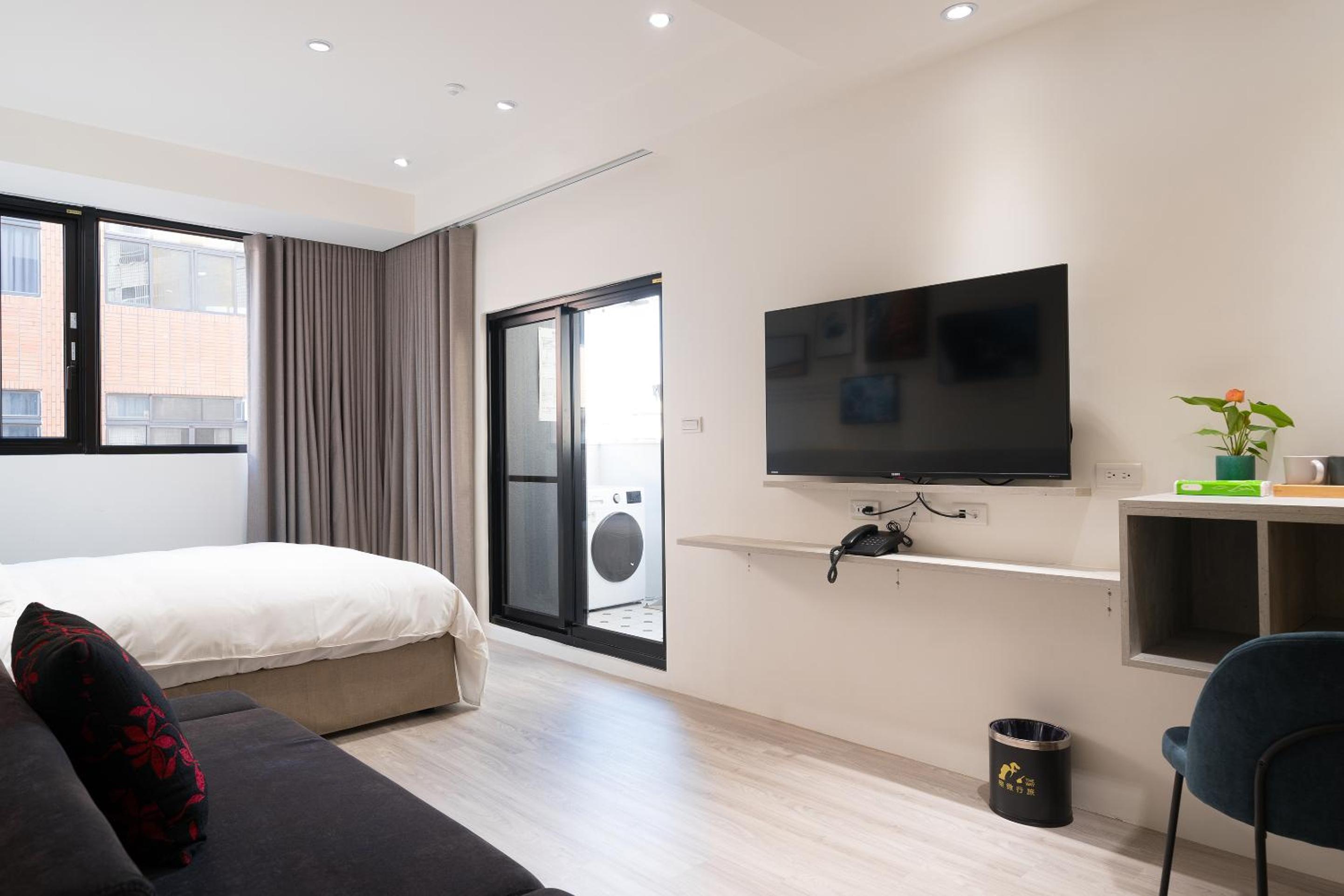 Triple Room with Balcony - Photo 12