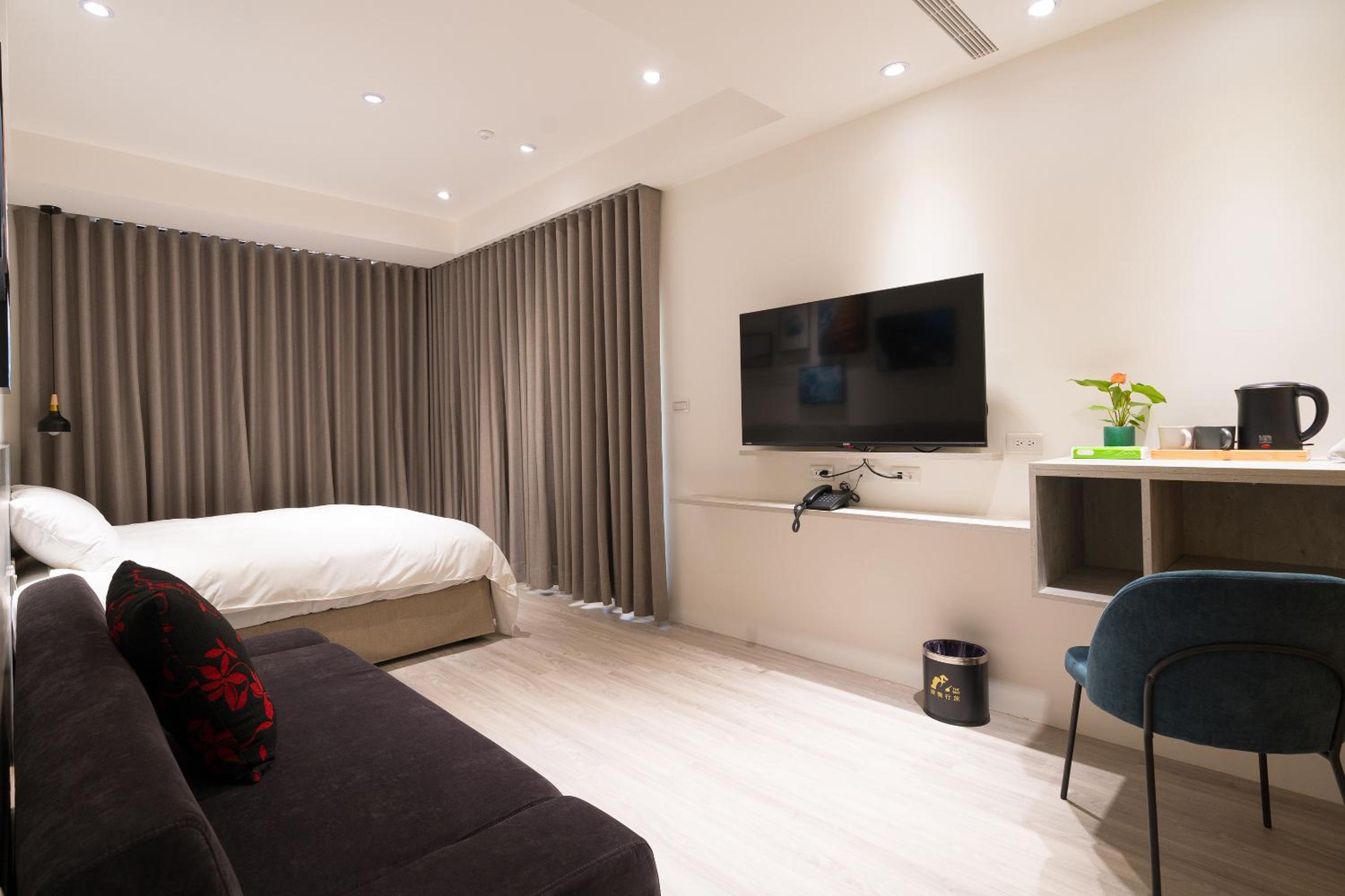 Triple Room with Balcony - Photo 13