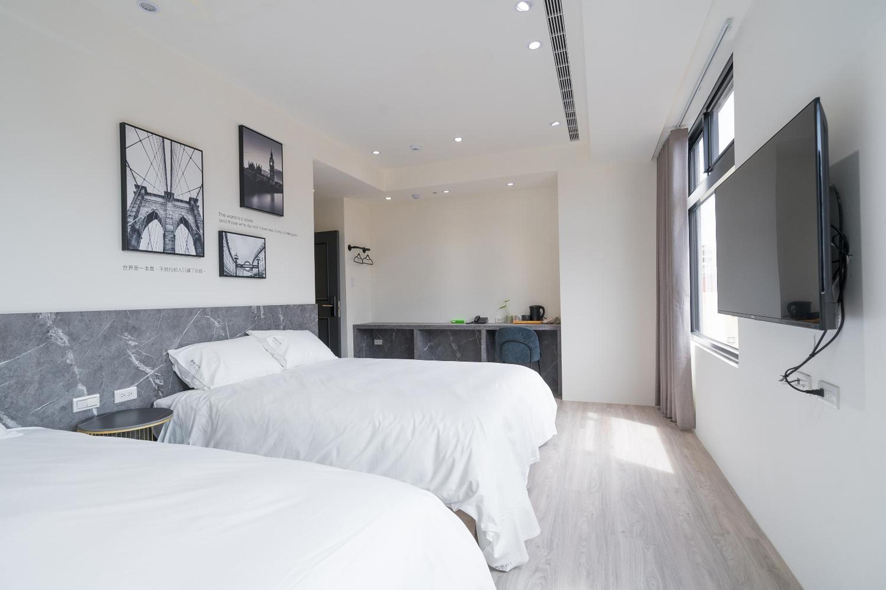 Quadruple Room with Private Bathroom