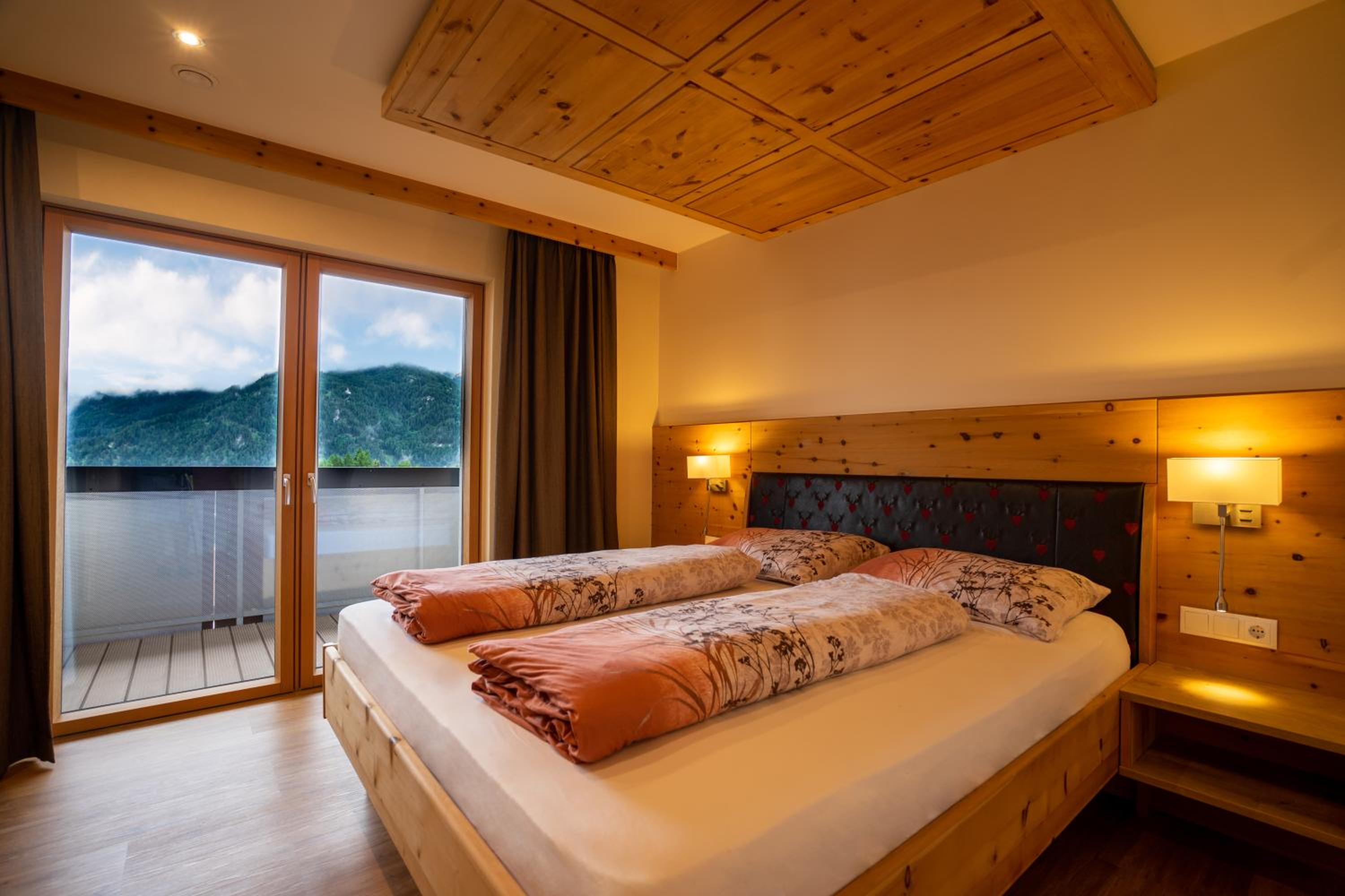 Apartment with Mountain View Top 14