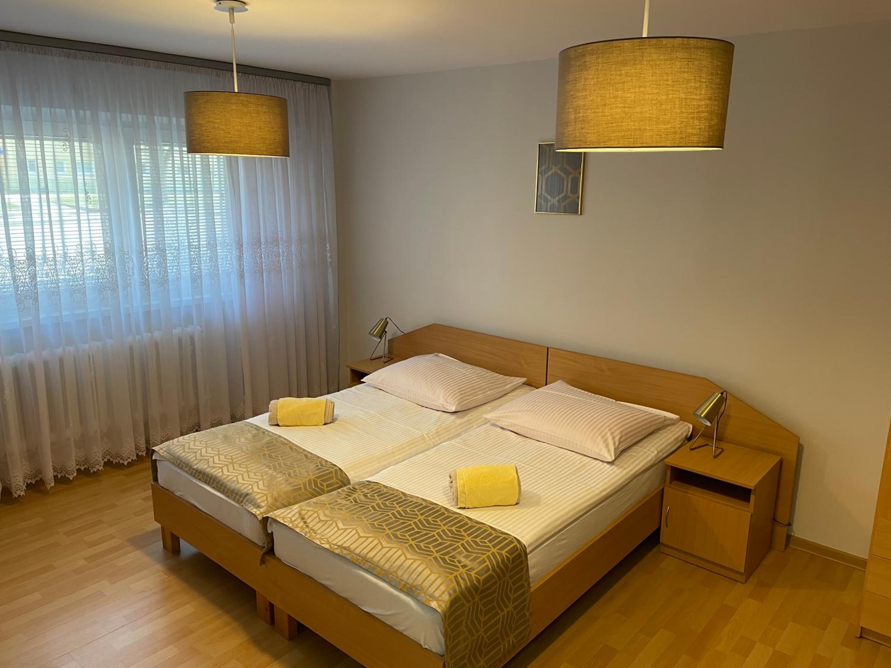 Double Room with Private Bathroom - Photo 18