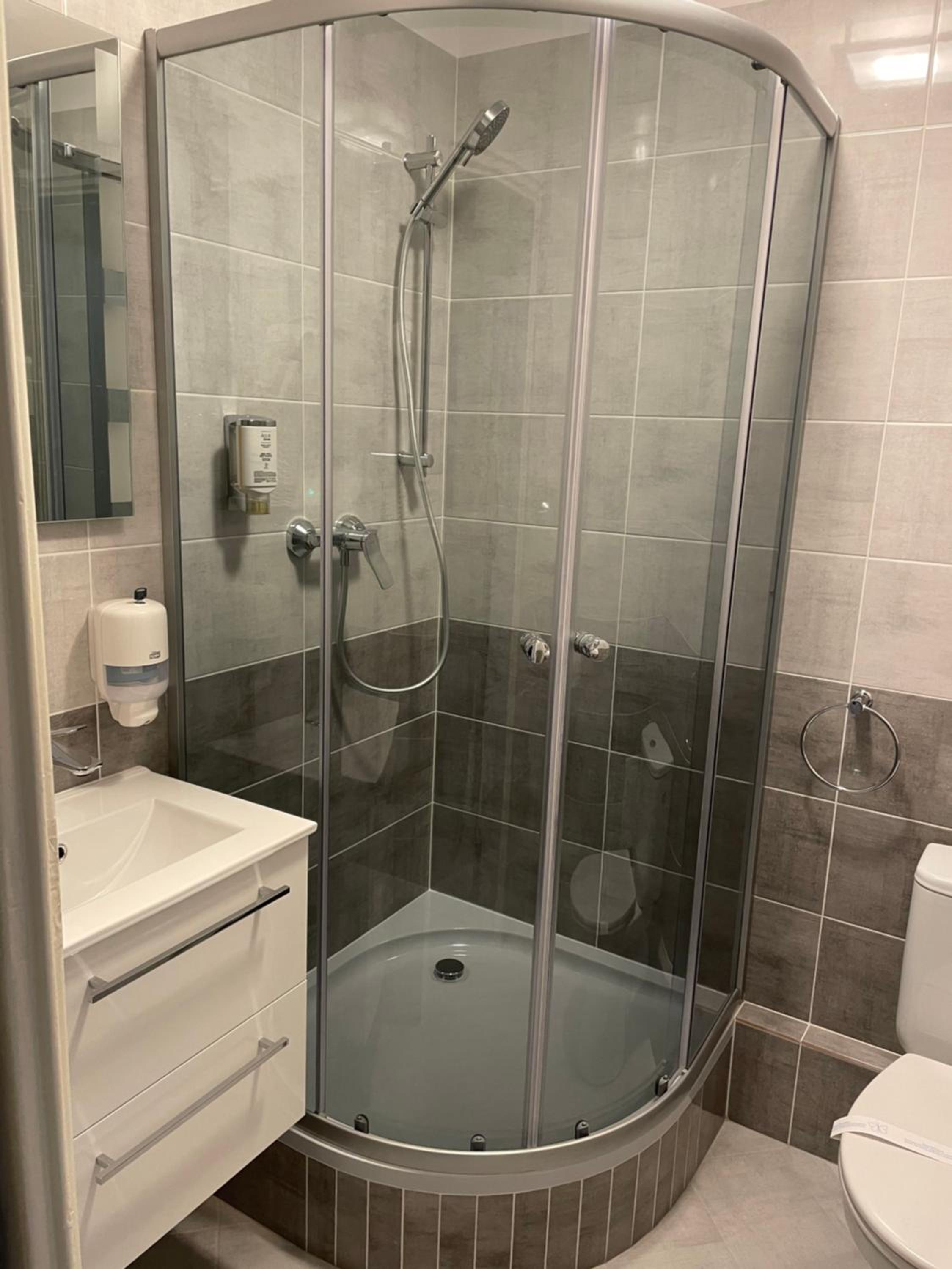 Double Room with Private Bathroom - Photo 3