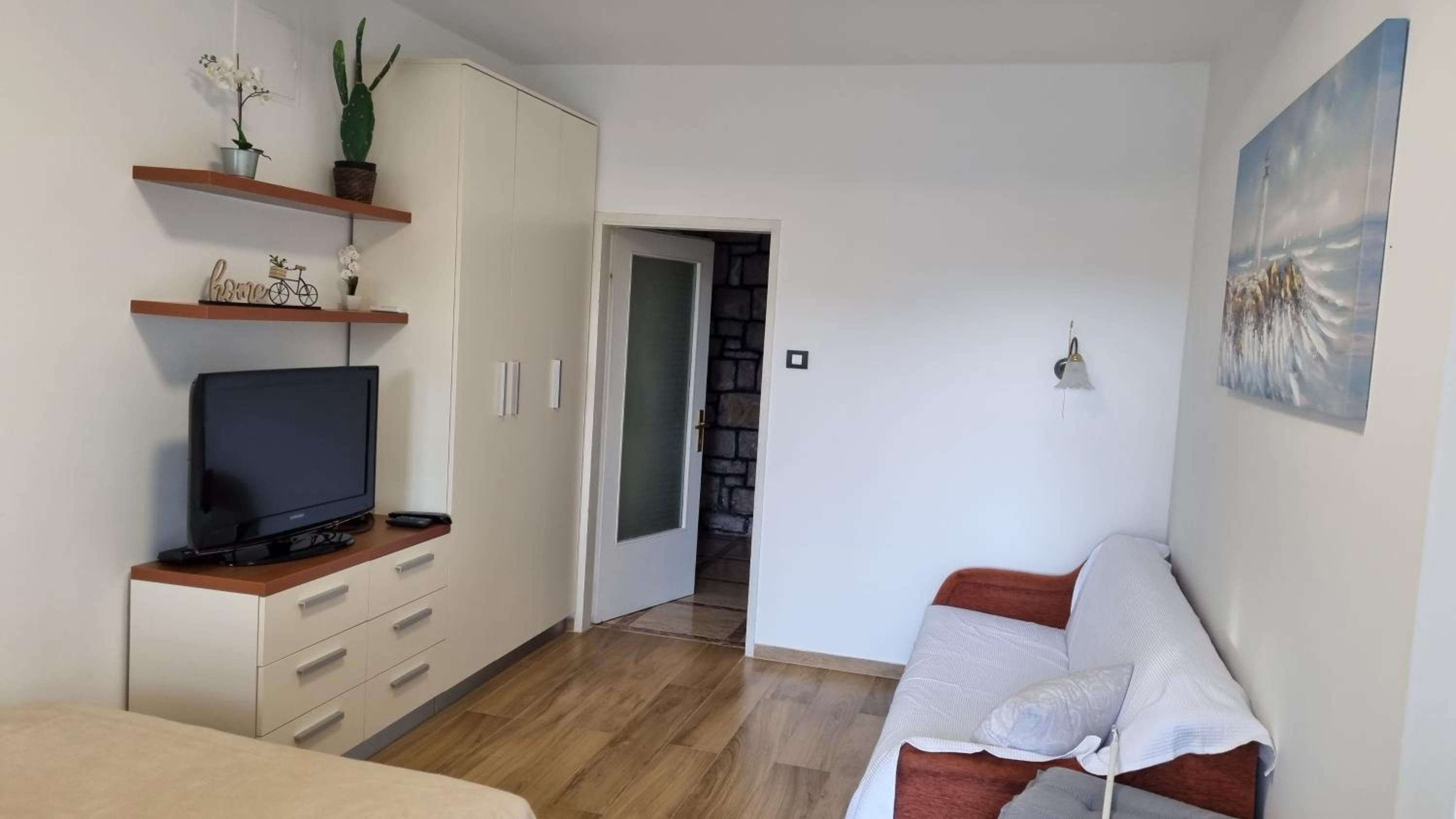 King Studio with Sofa Bed