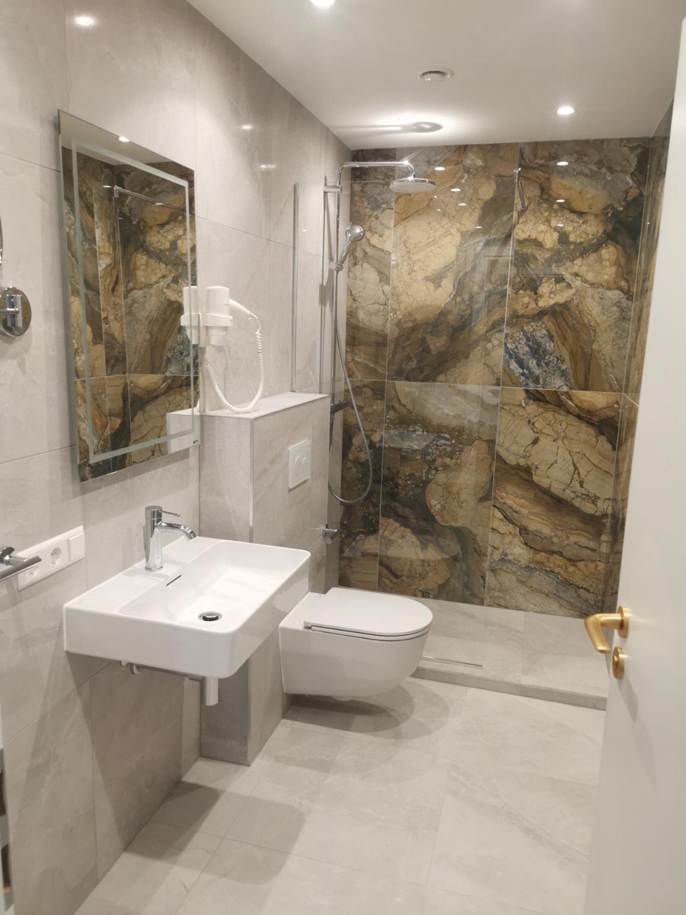 Family Suite with Morning Spa Access - Photo 5