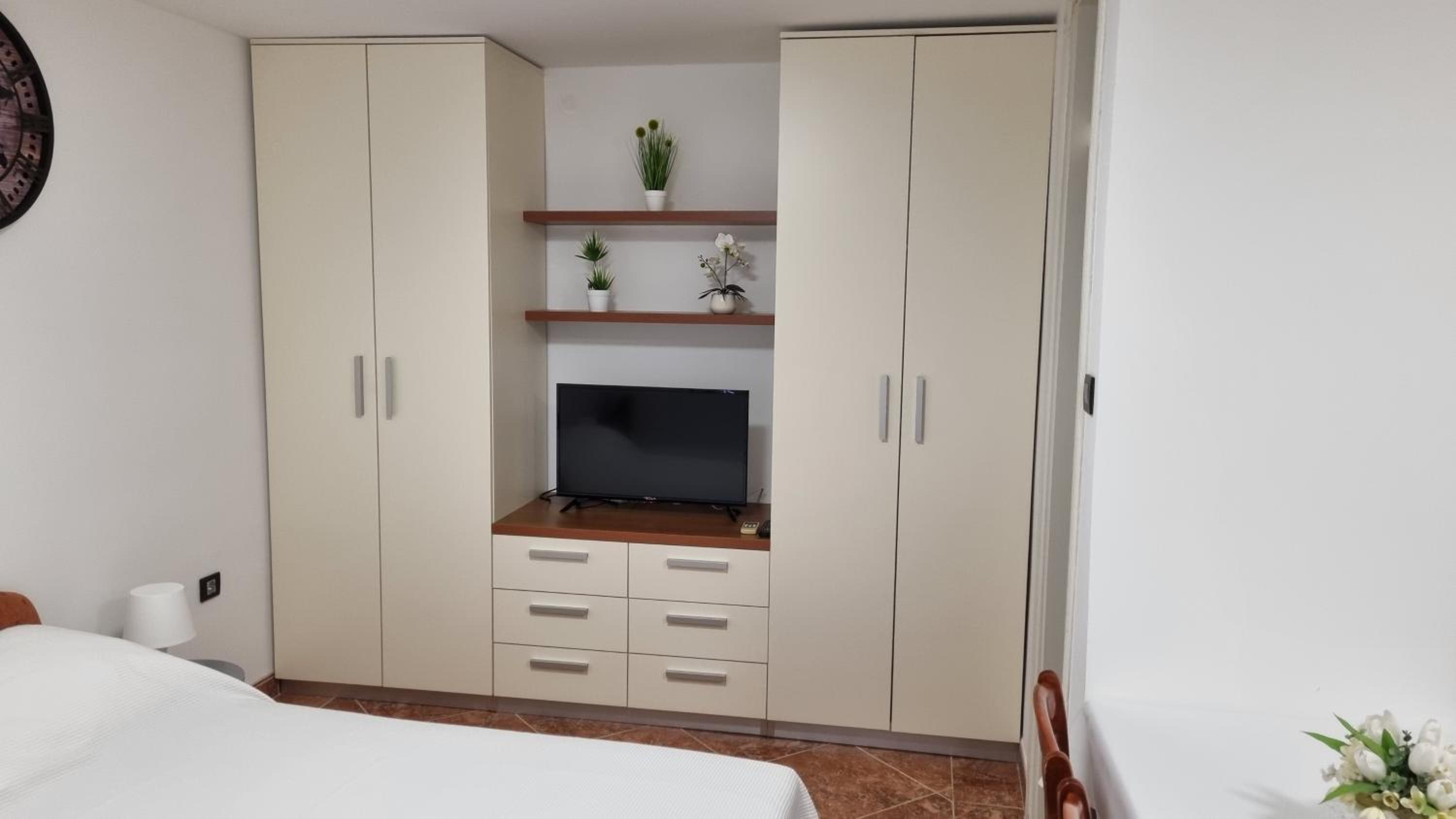 King Studio with Sofa Bed