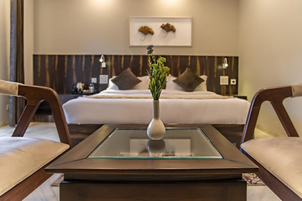 King Room with Balcony - Photo 2