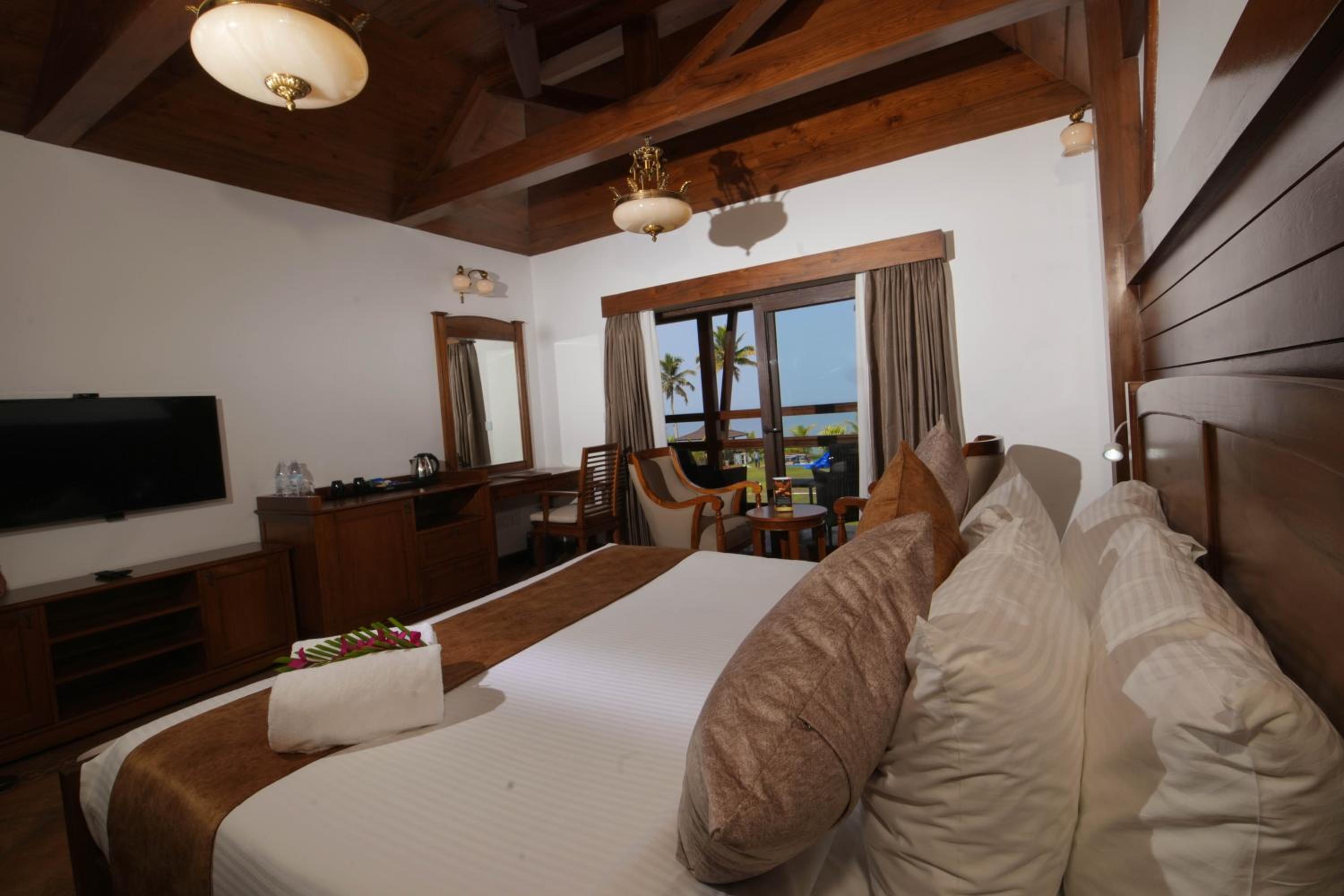 Double Room with Lake View - Photo 17