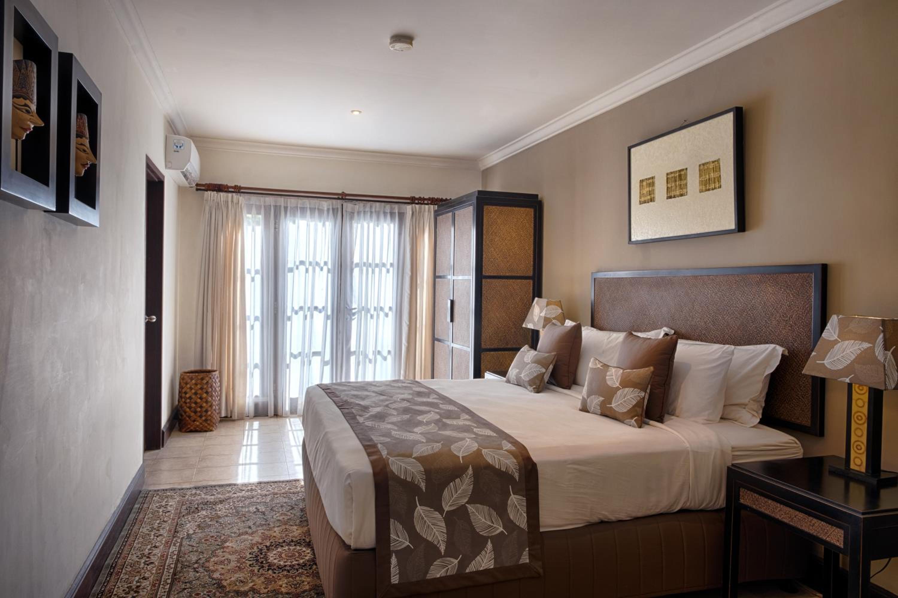 Four-Bedroom Villa with Private Pool photo 1