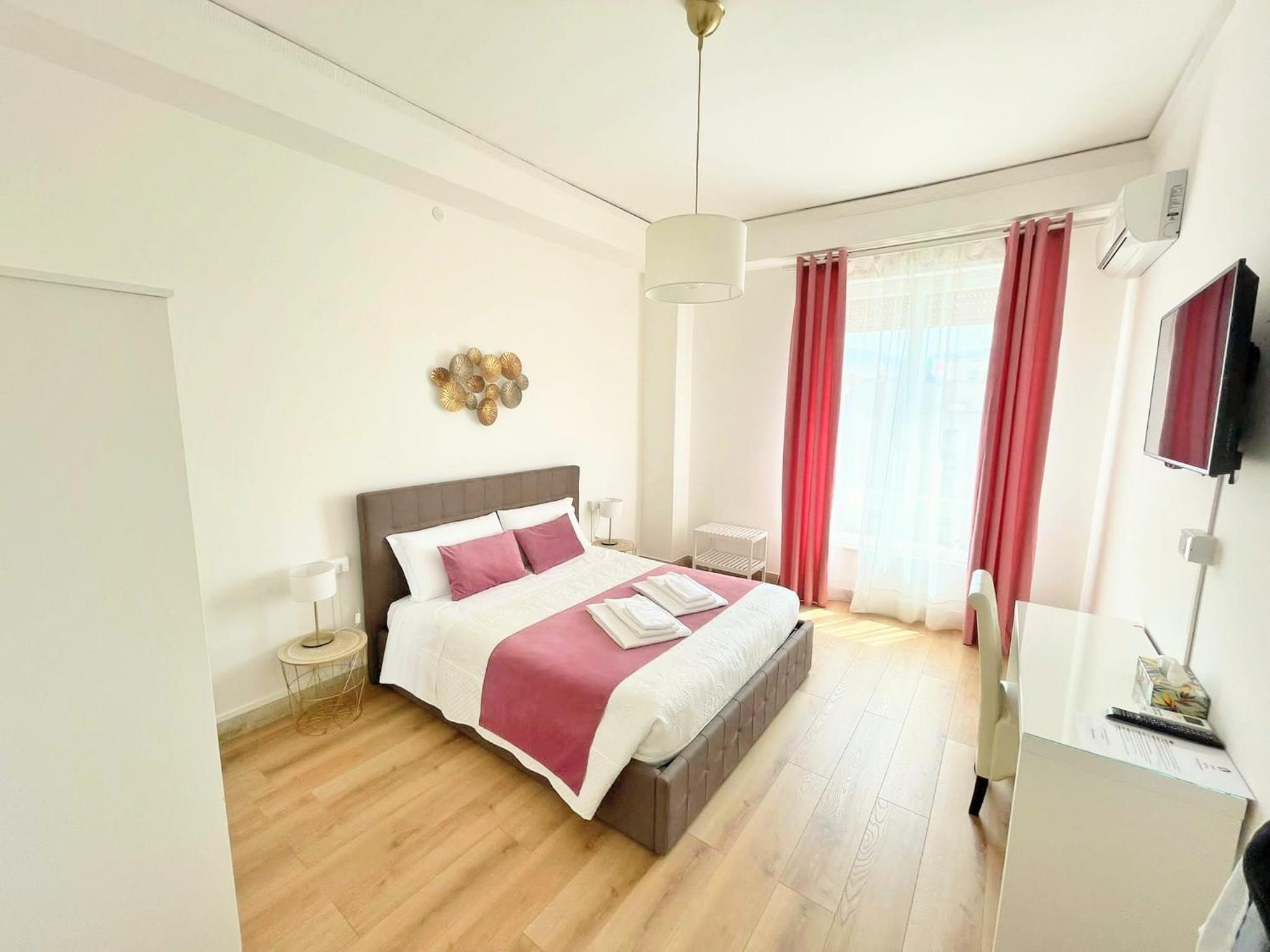 Double Room with Private External Bathroom - Photo 1