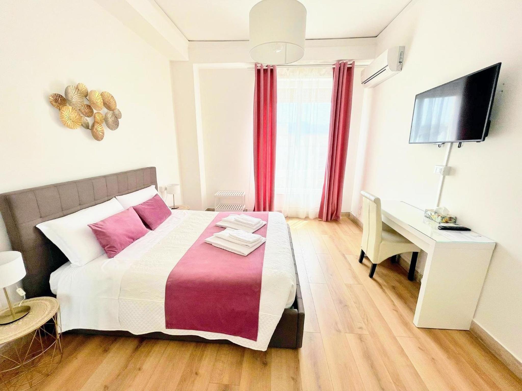 Double Room with Private External Bathroom - Photo 7