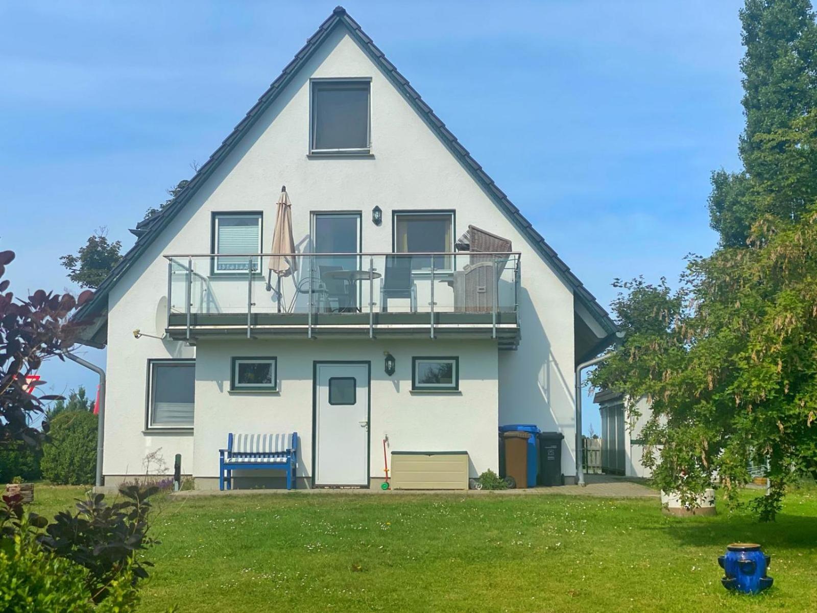 Apartment with Balcony photo 2