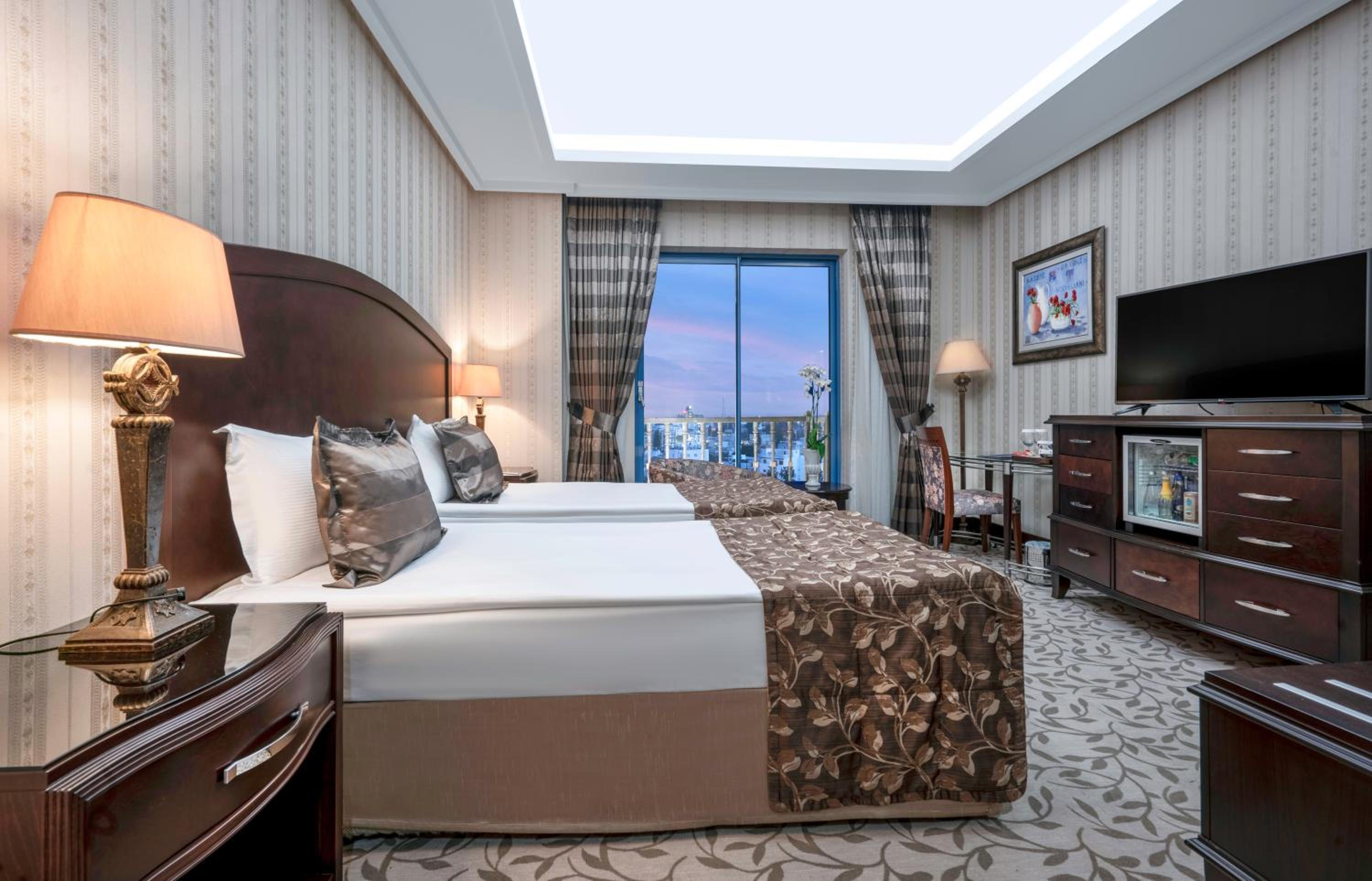 Deluxe Room (2 Adults + 1 Child)