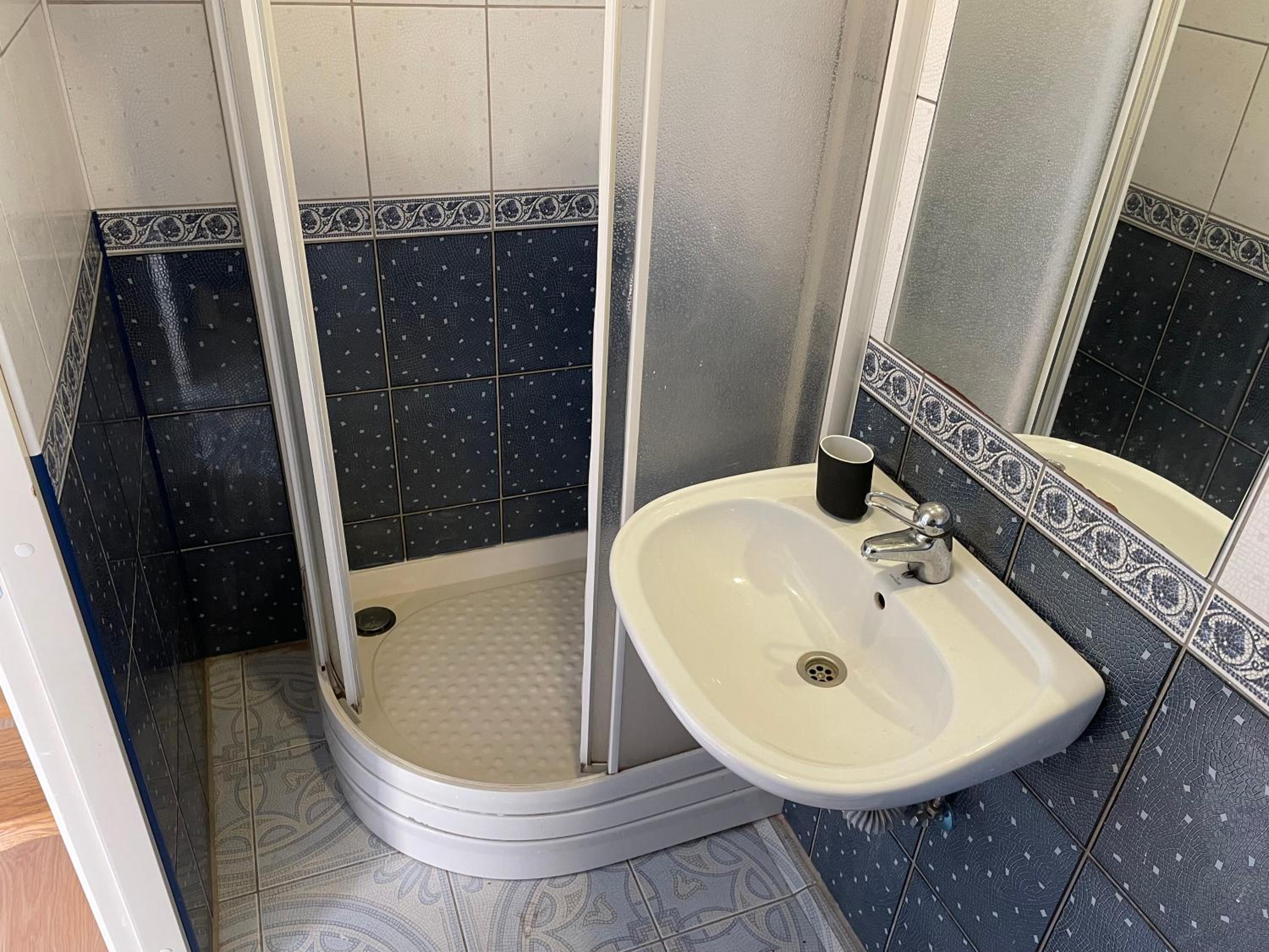 Quadruple Room with Private Bathroom photo 3