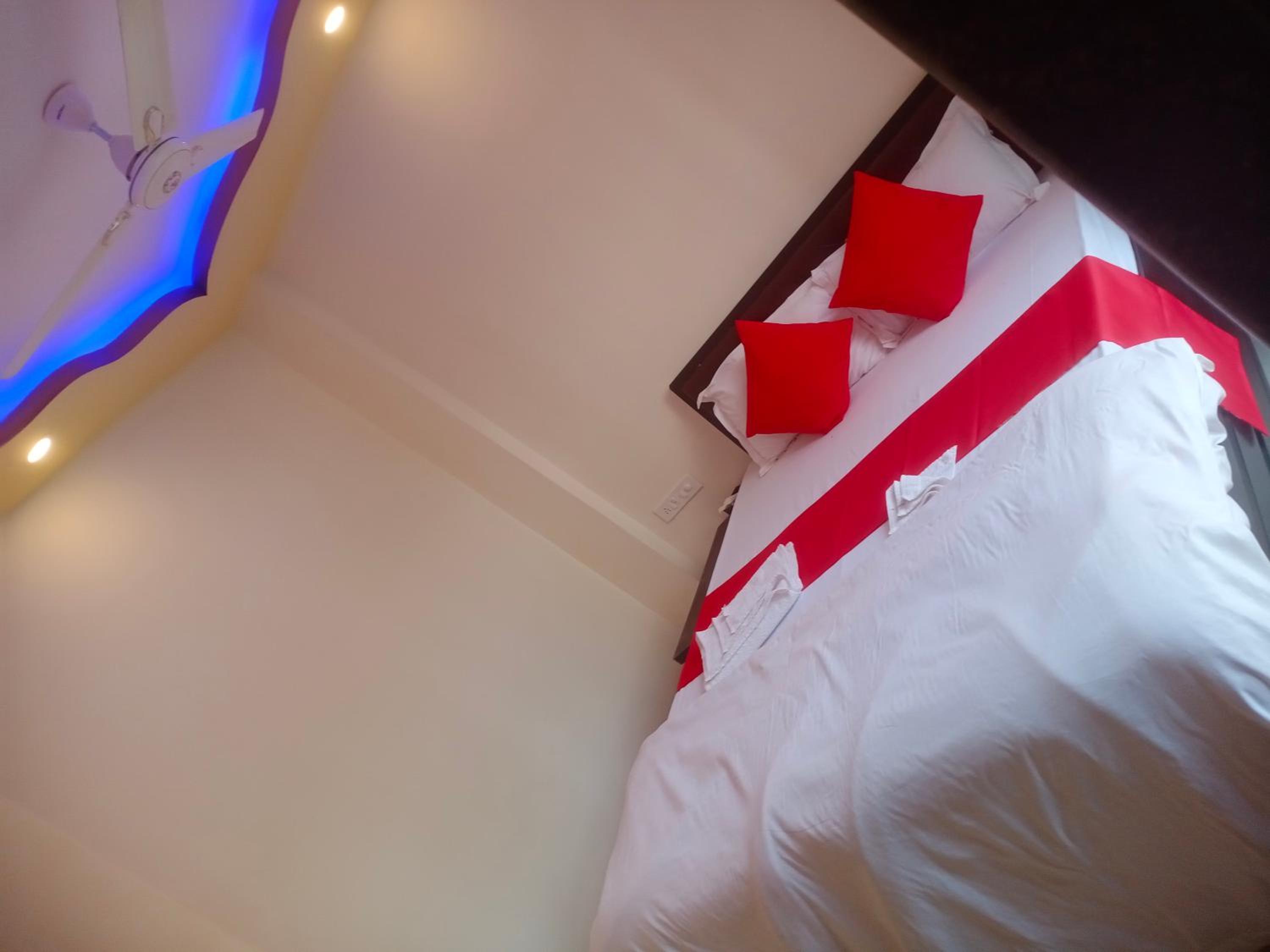 Double Room with Balcony - Photo 5