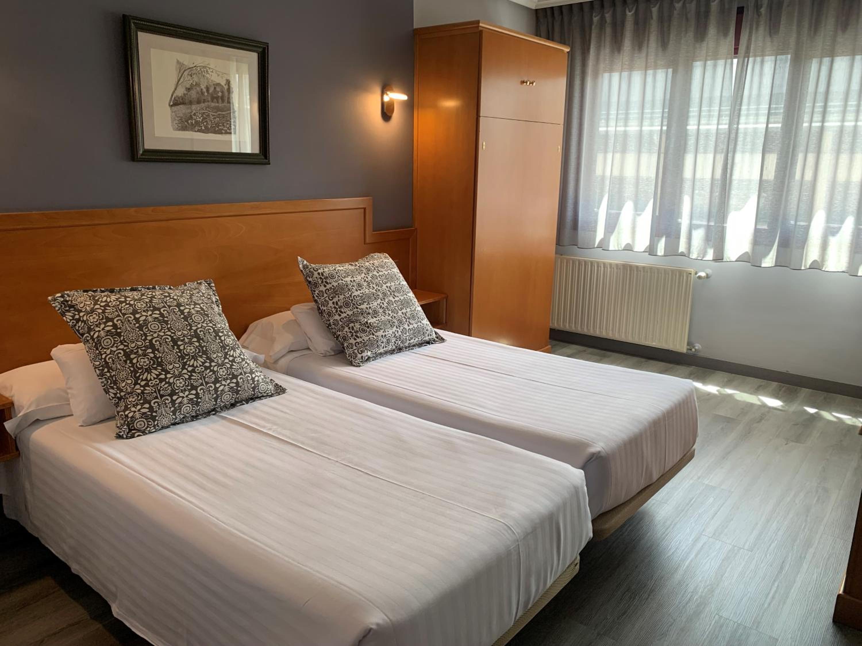 Twin Room - Photo 1