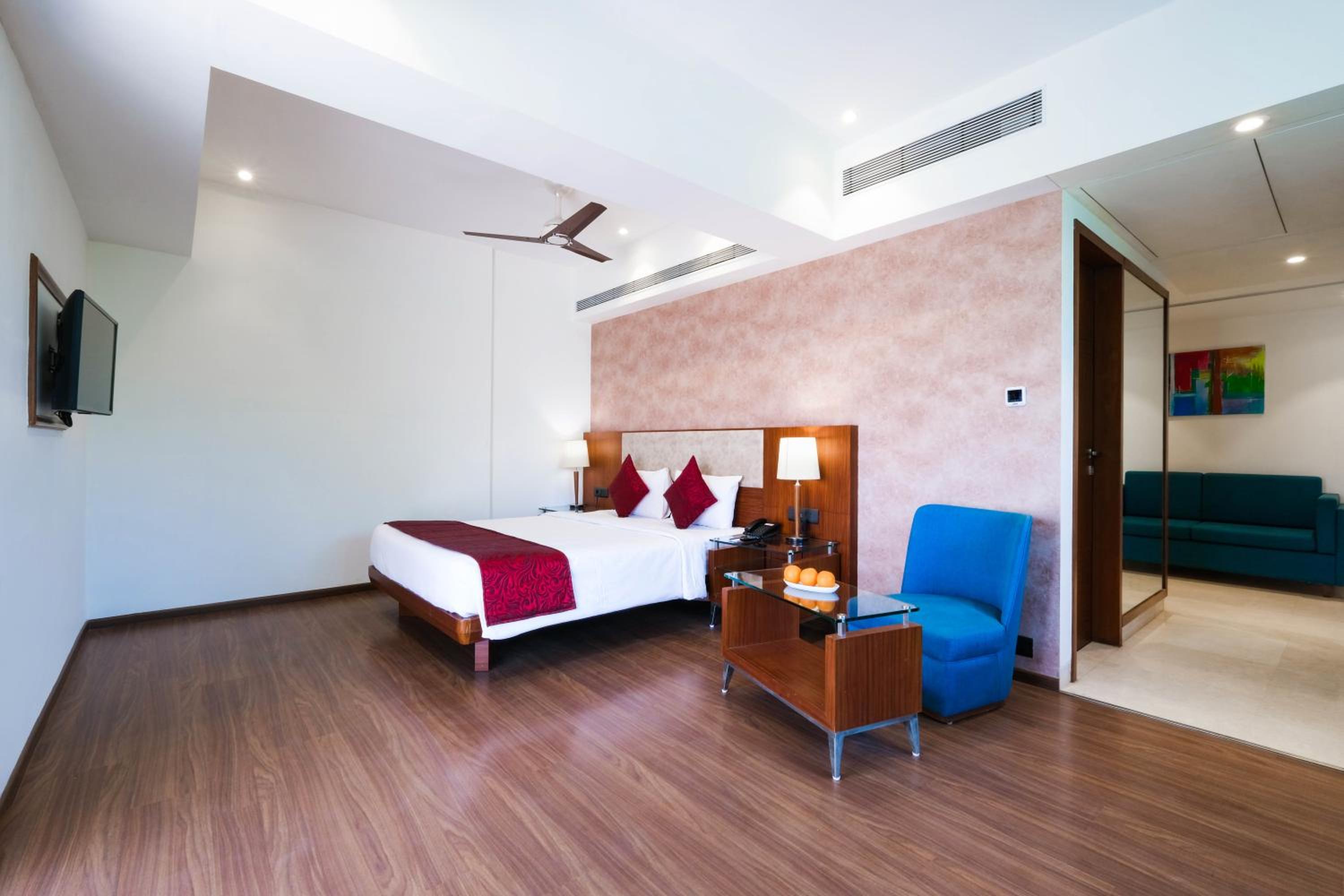 Suite - Photo 9