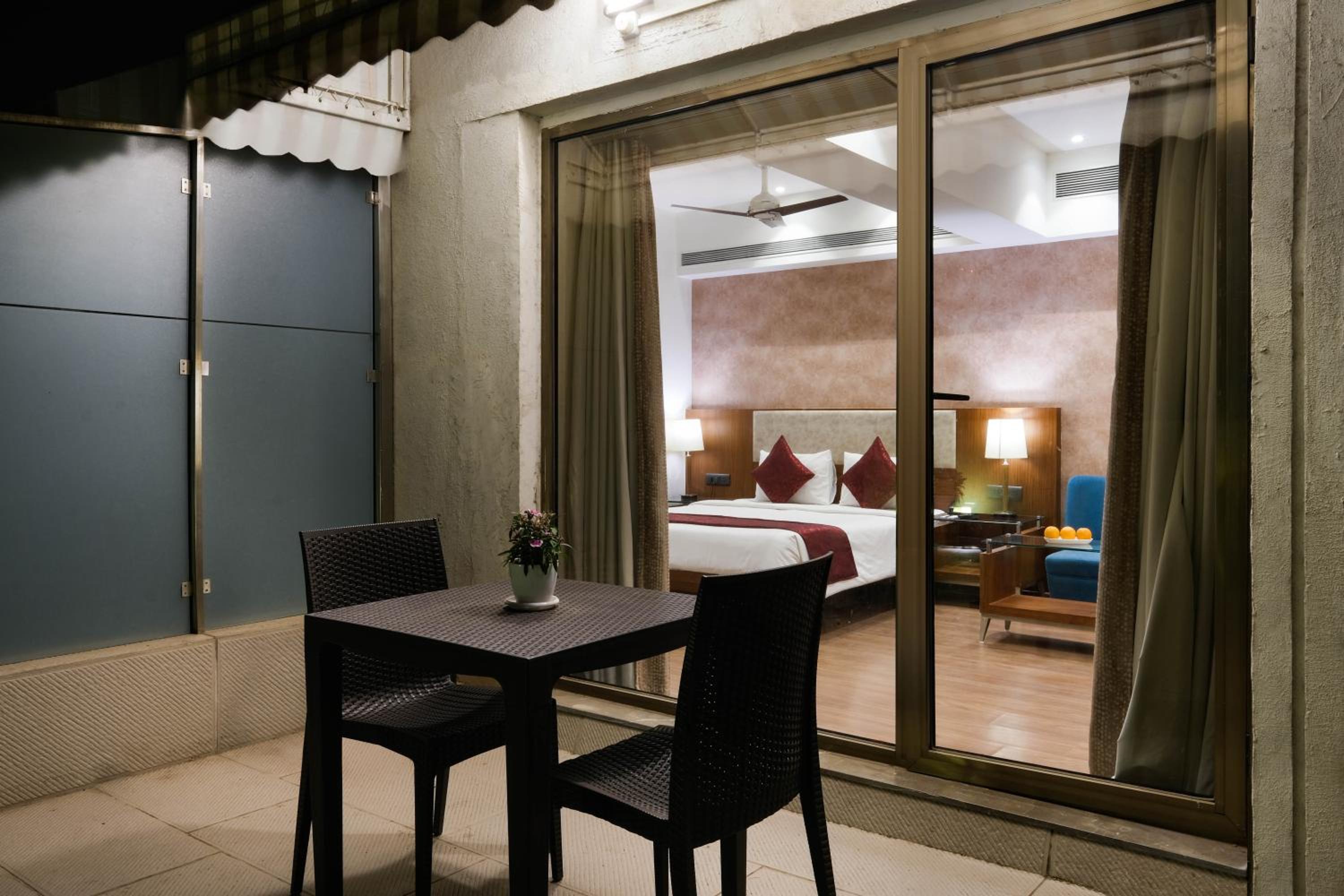 Suite - Photo 5