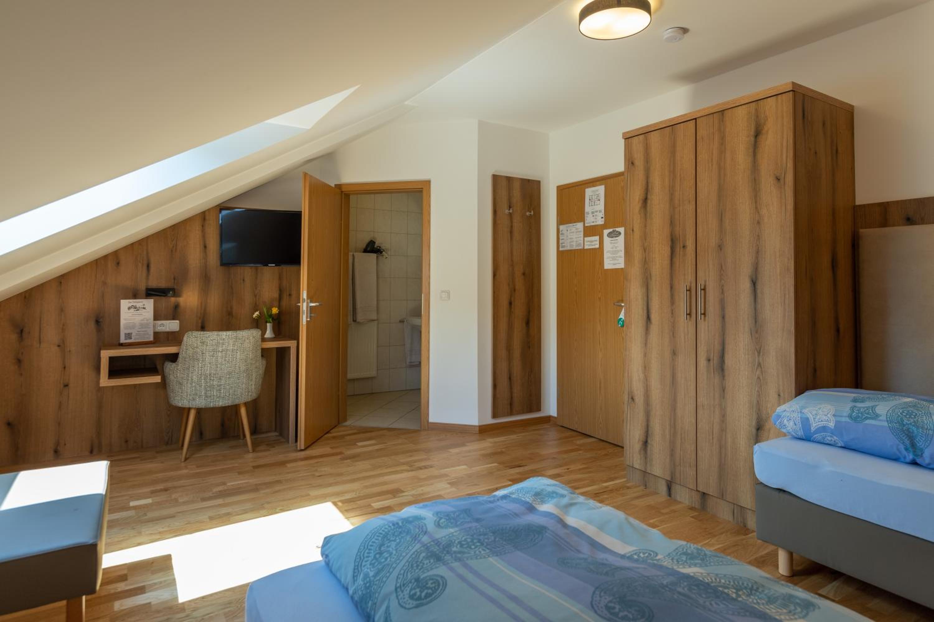 Standard Twin Room photo 2
