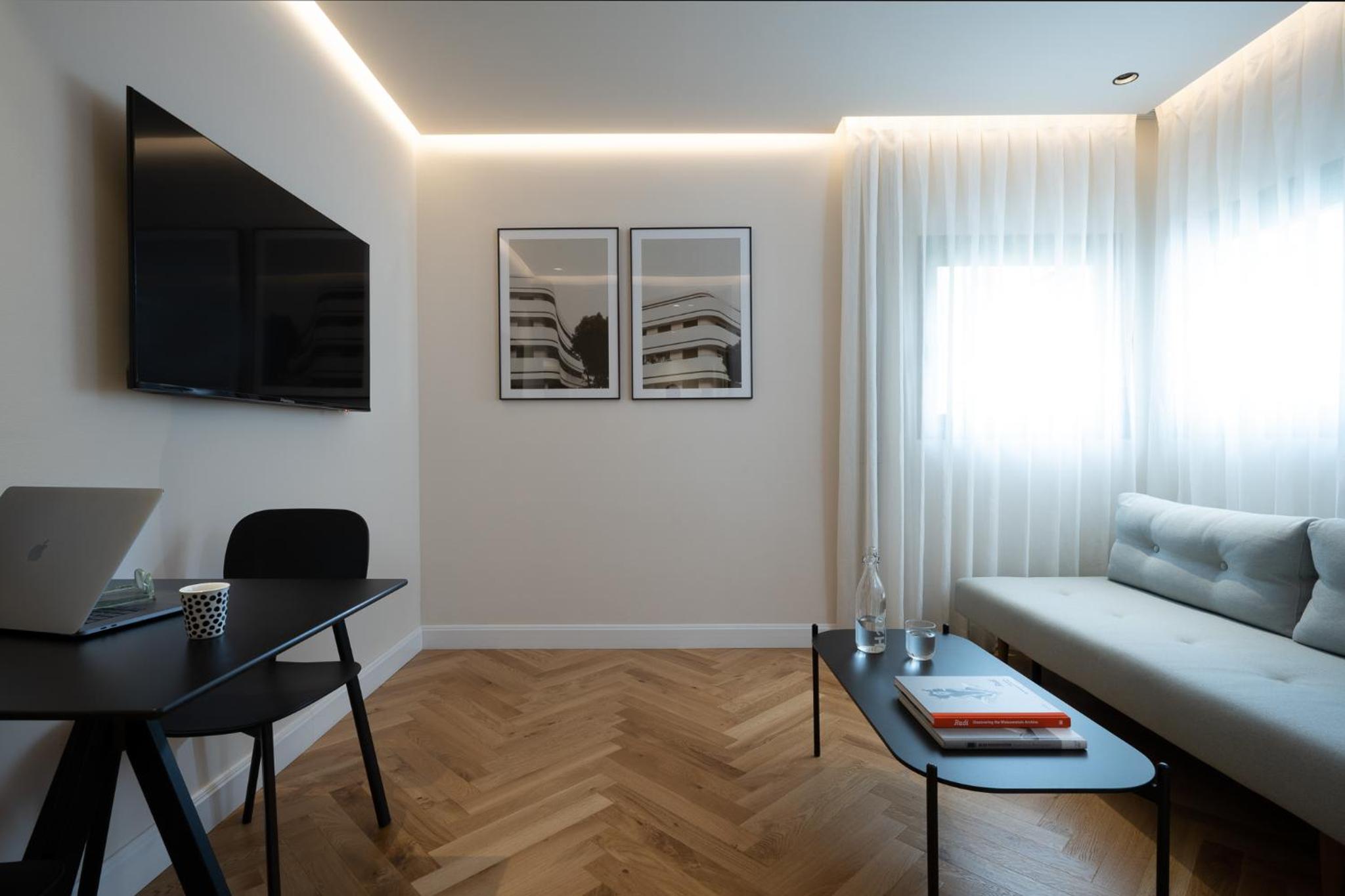 Executive Suite - Photo 5
