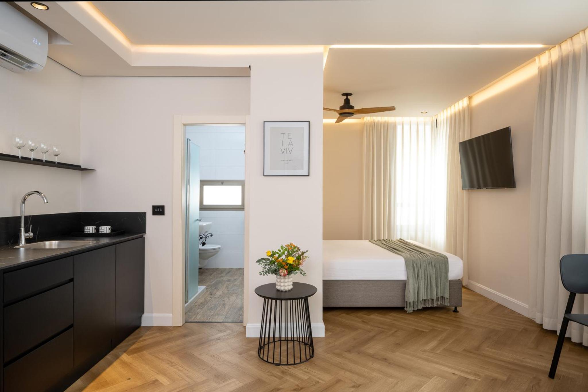 Deluxe Suite - Photo 5