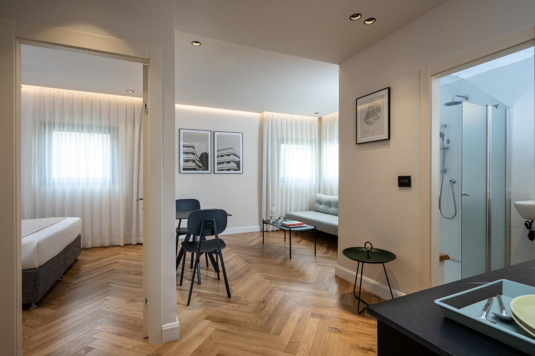 Executive Suite - Photo 1
