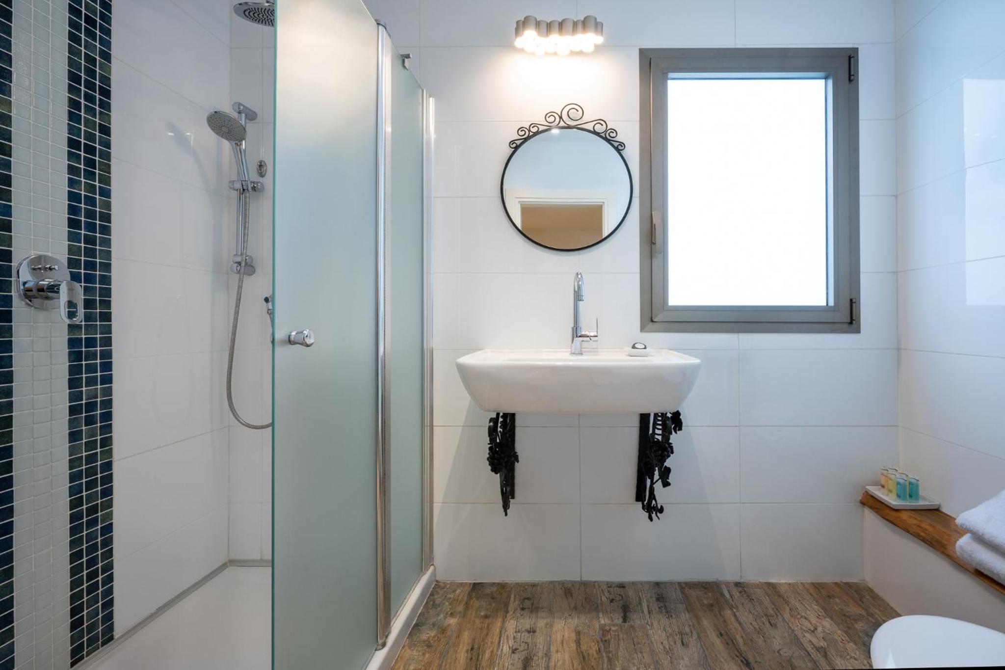 Executive Suite - Photo 3