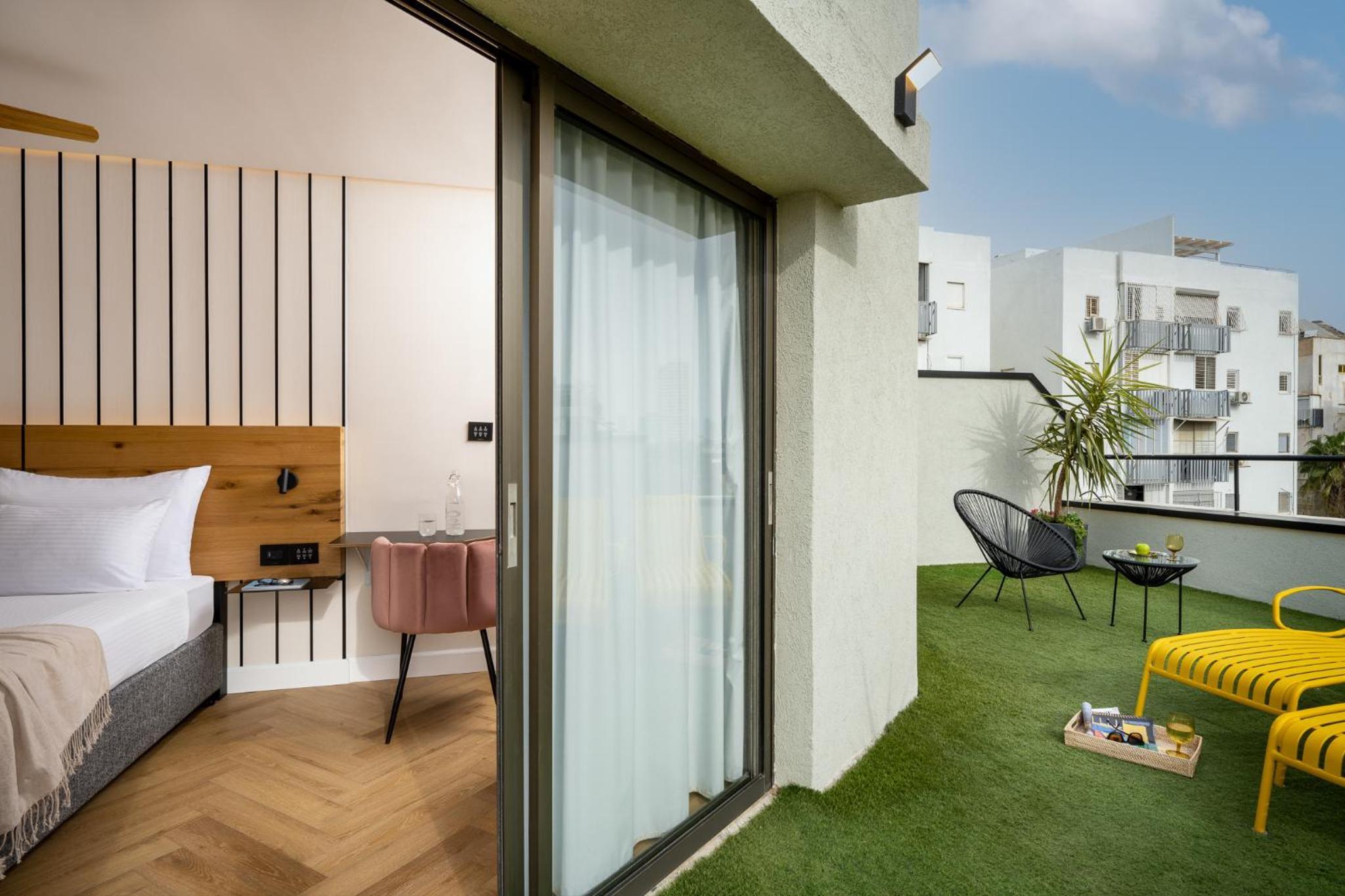 Studio with Terrace - Photo 3