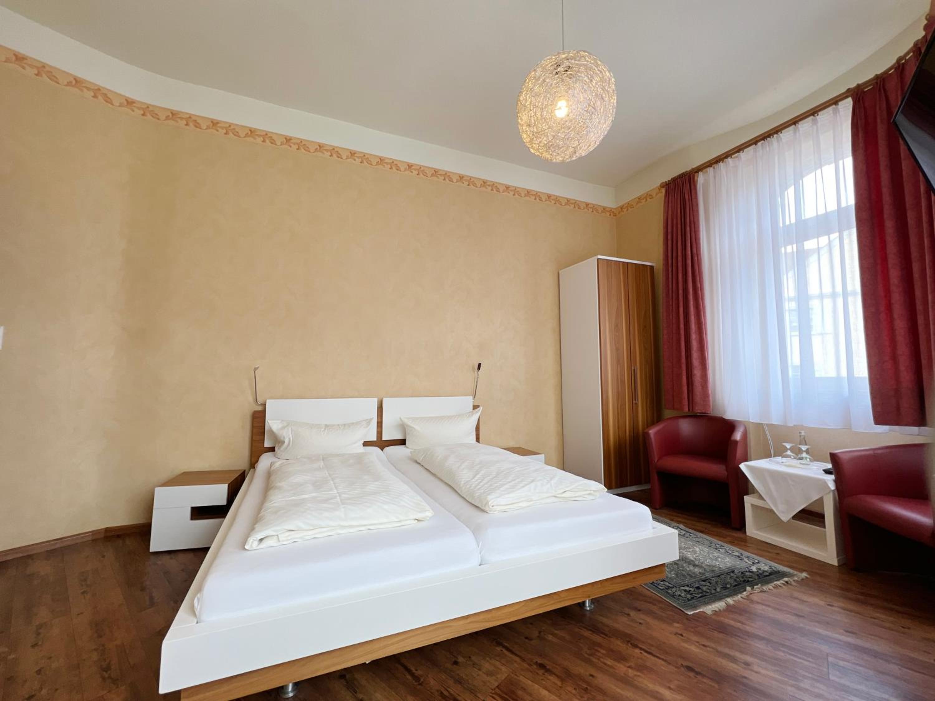 Double Room - Photo 8