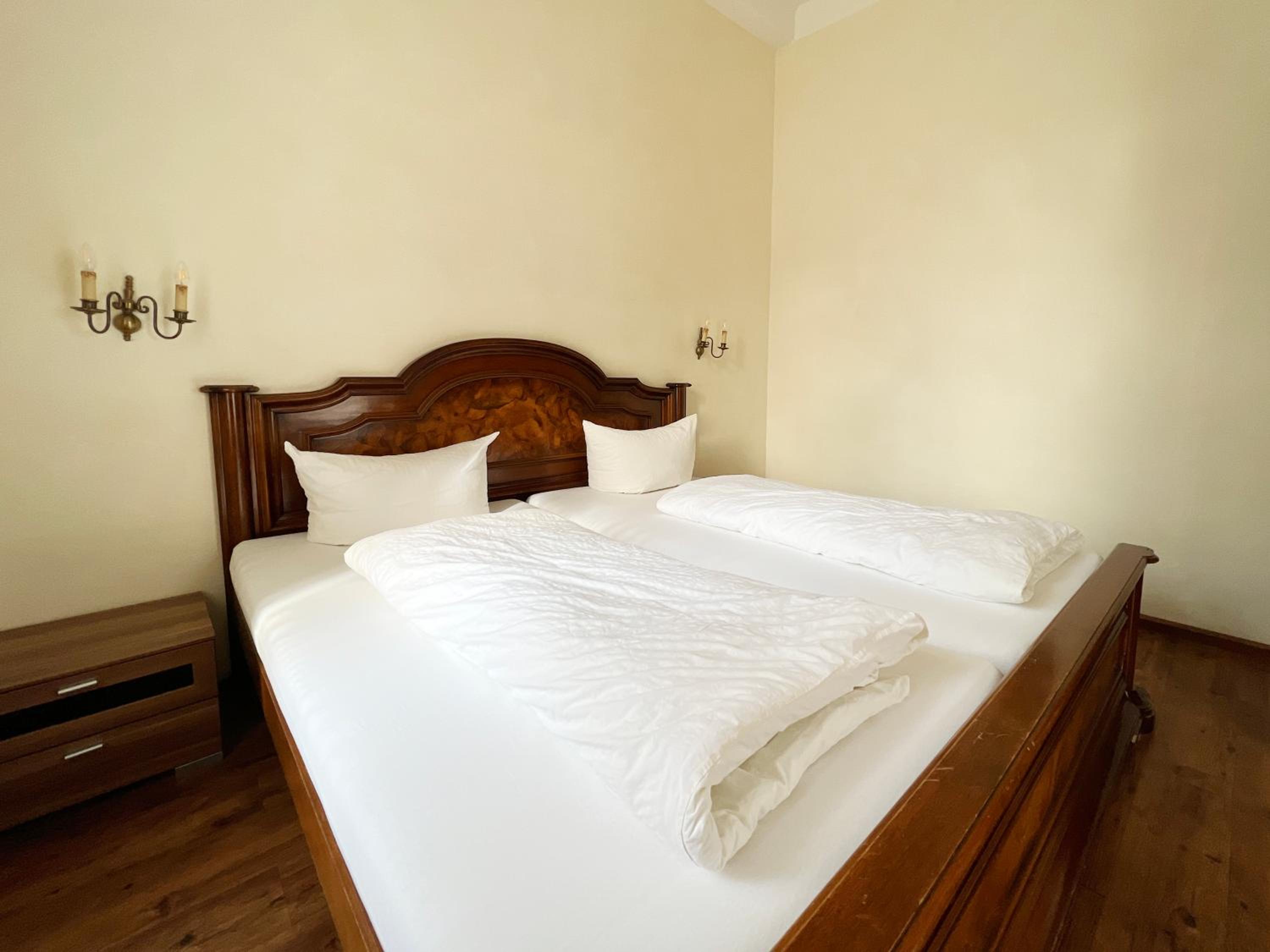 Double Room - Photo 7