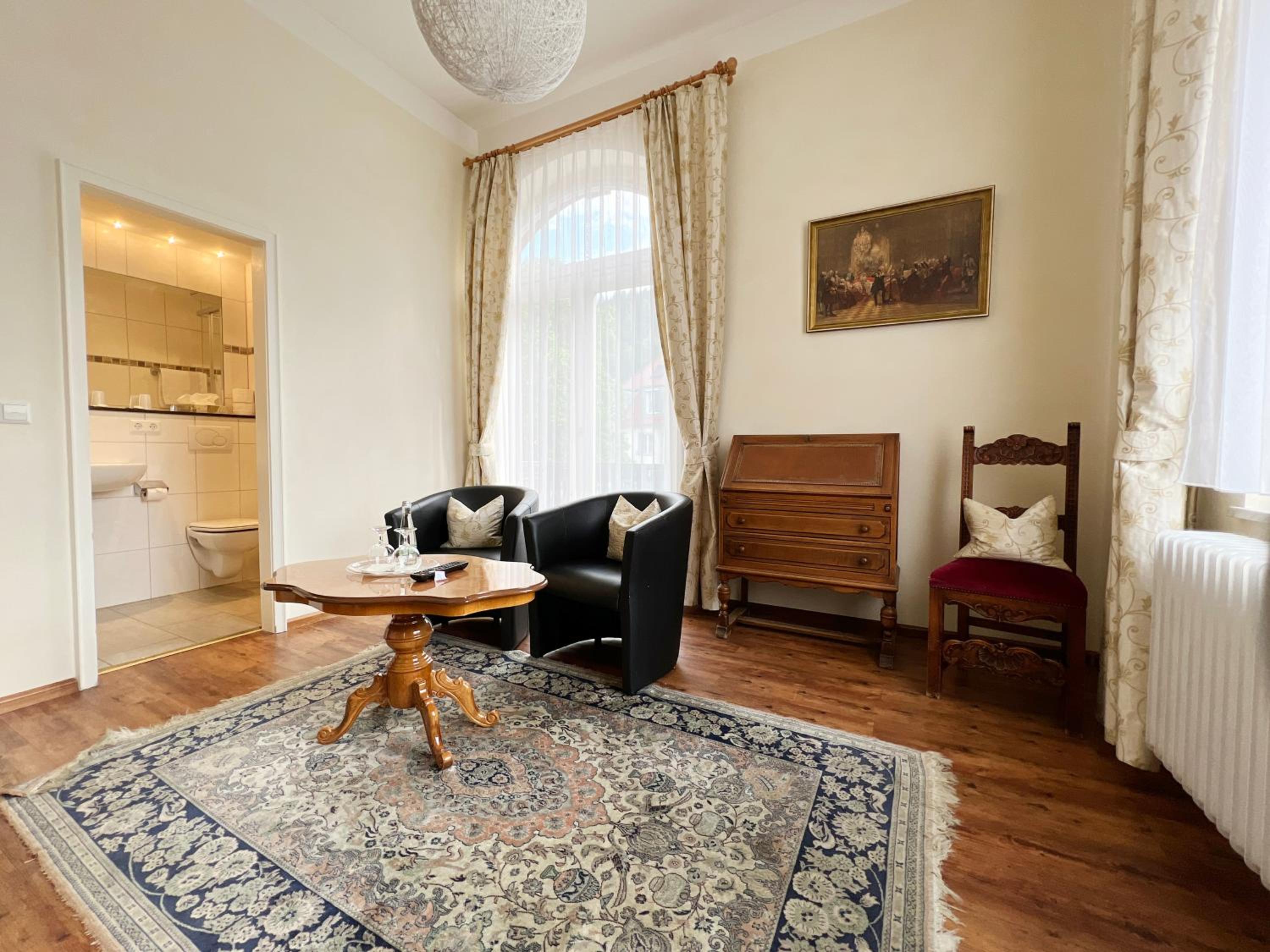 Double Room - Photo 5