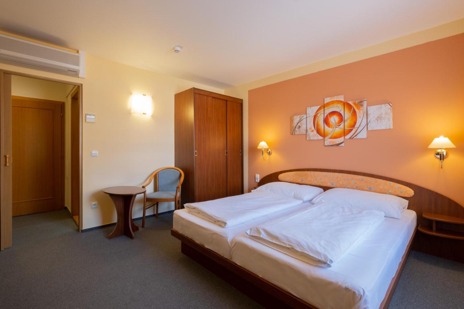 Standard Double Room - Photo 5