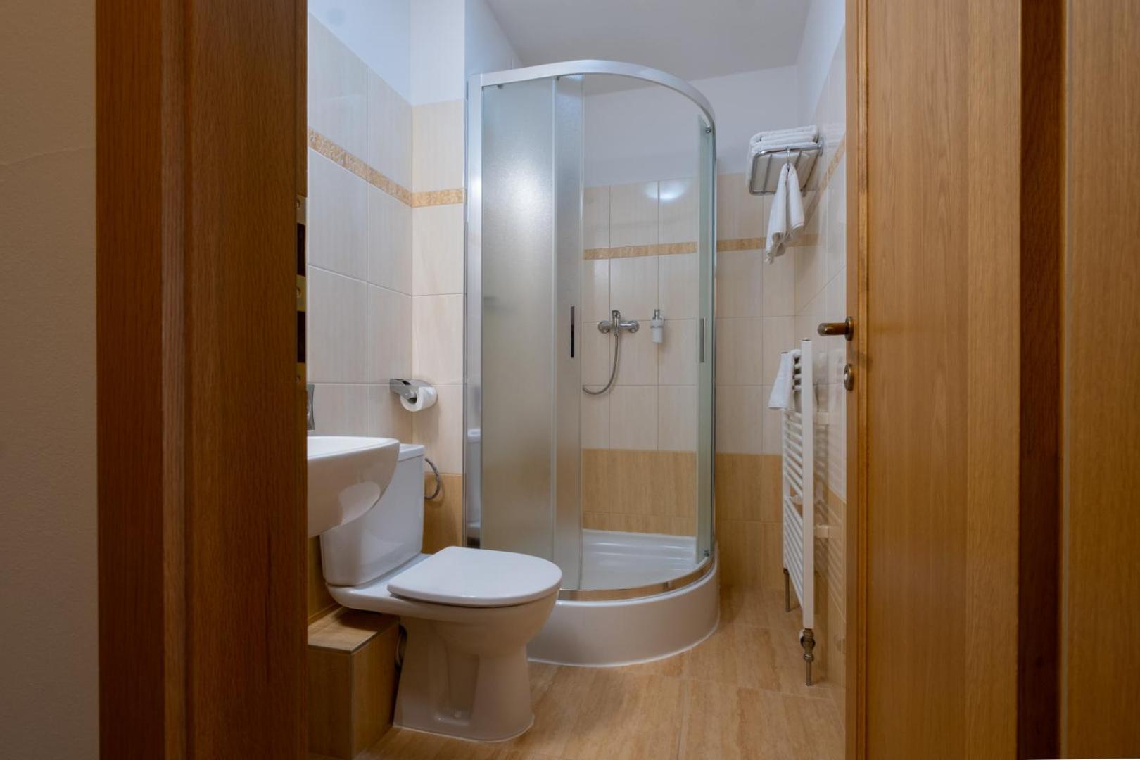 Standard Double Room - Photo 3