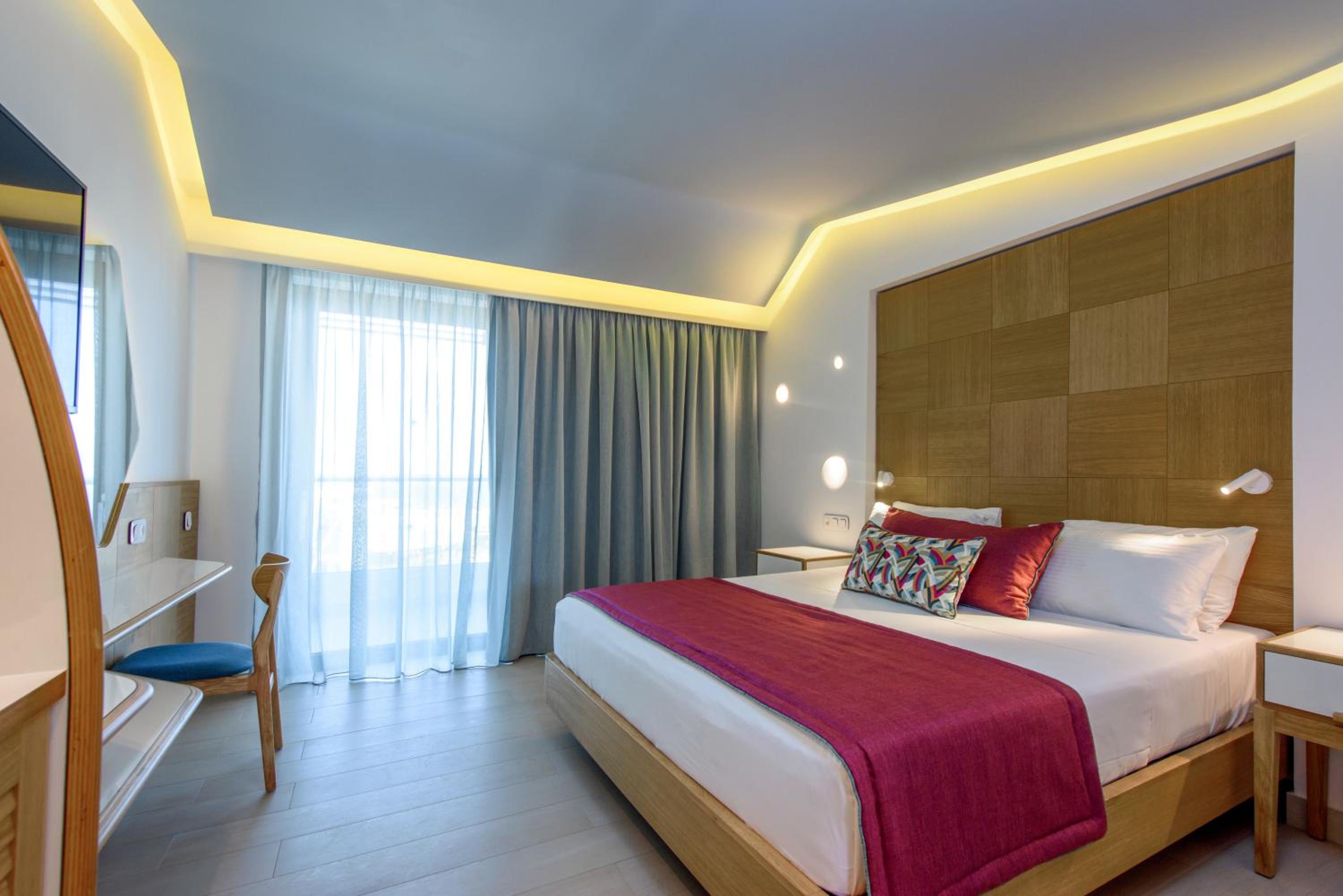 Superior Exclusive Pool or Sea View - Photo 8