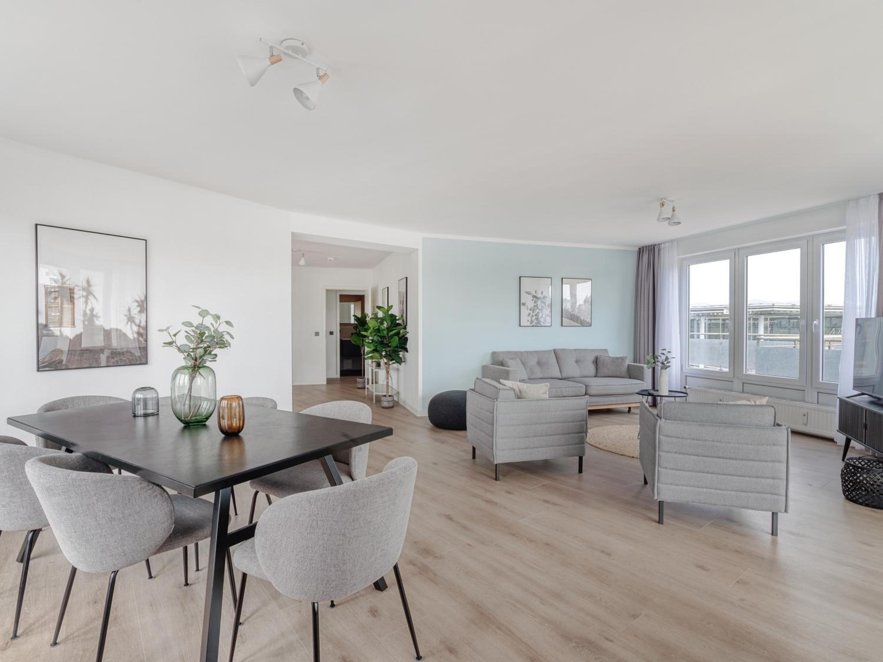 Three-Bedroom Suite with Terrace - Photo 15