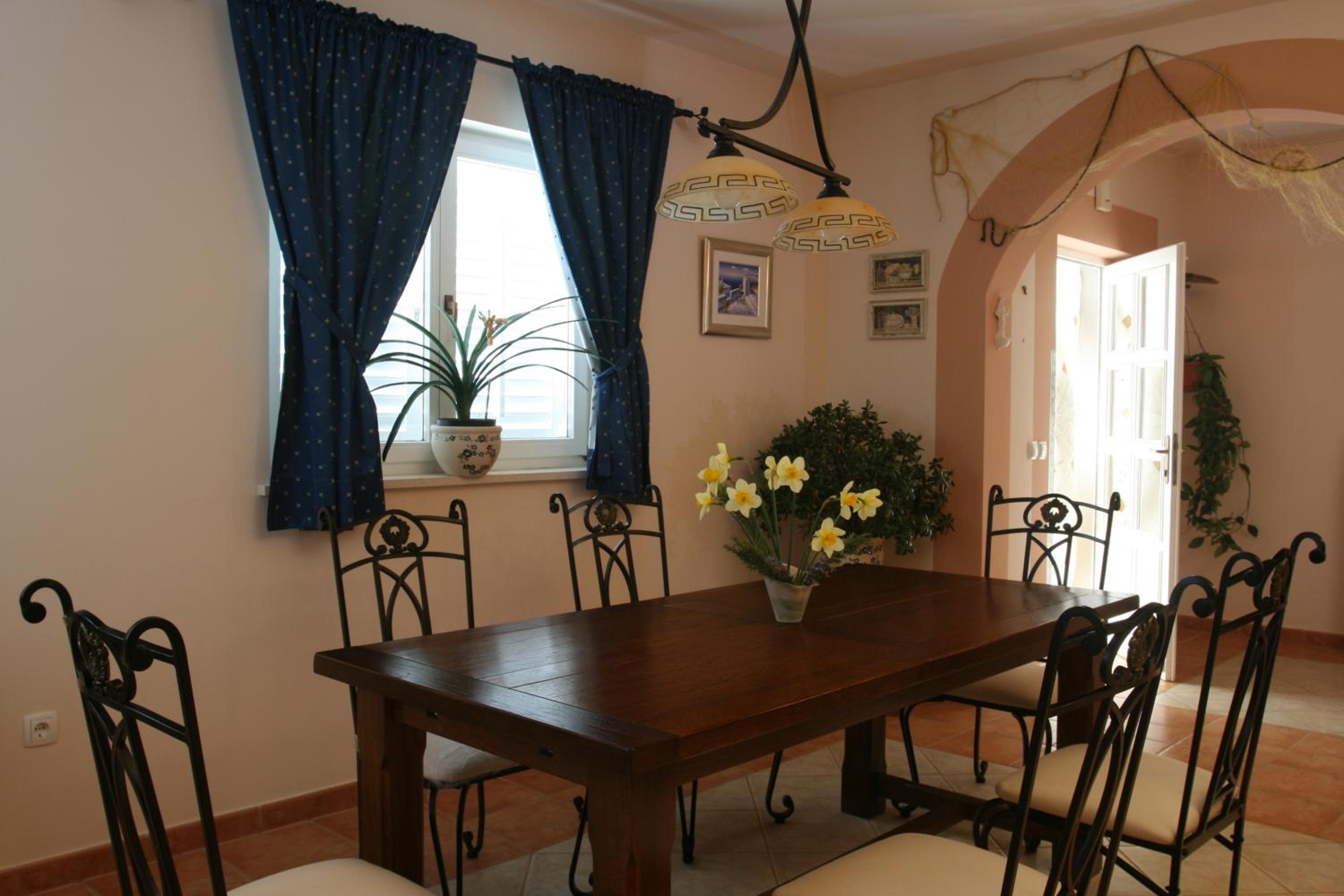 Three-Bedroom Apartment with Sea View photo 2