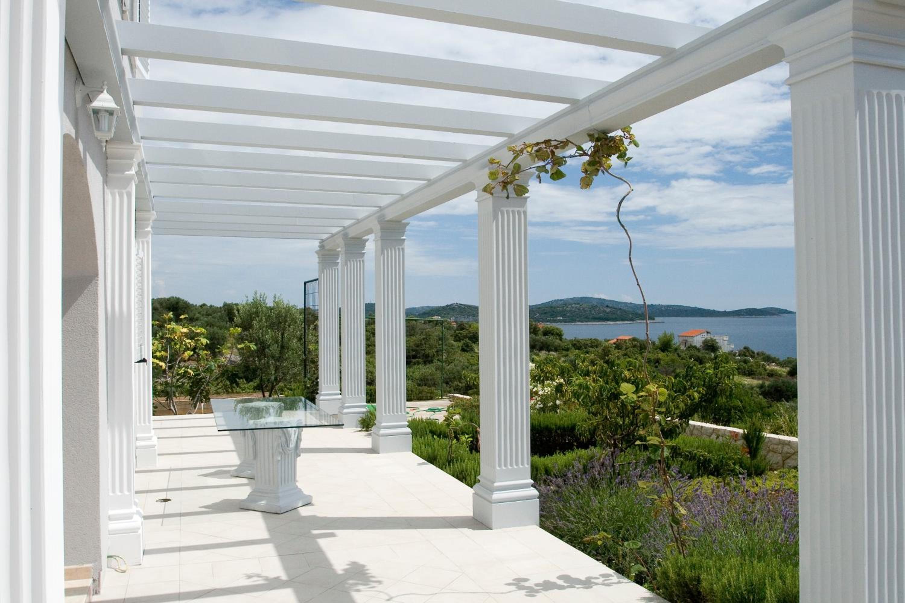 Three-Bedroom Apartment with Sea View photo 1