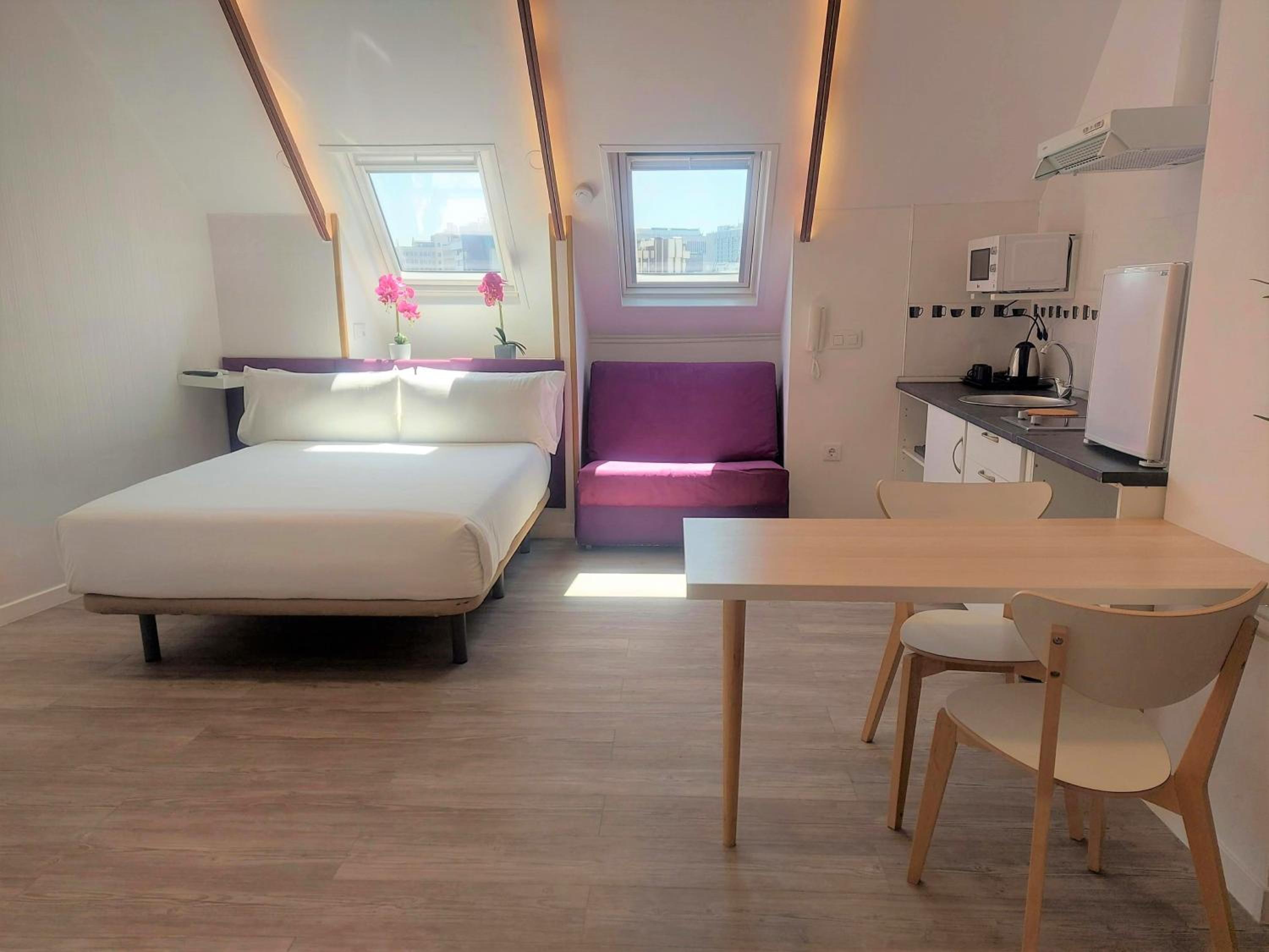 Studio Apartment - Photo 2