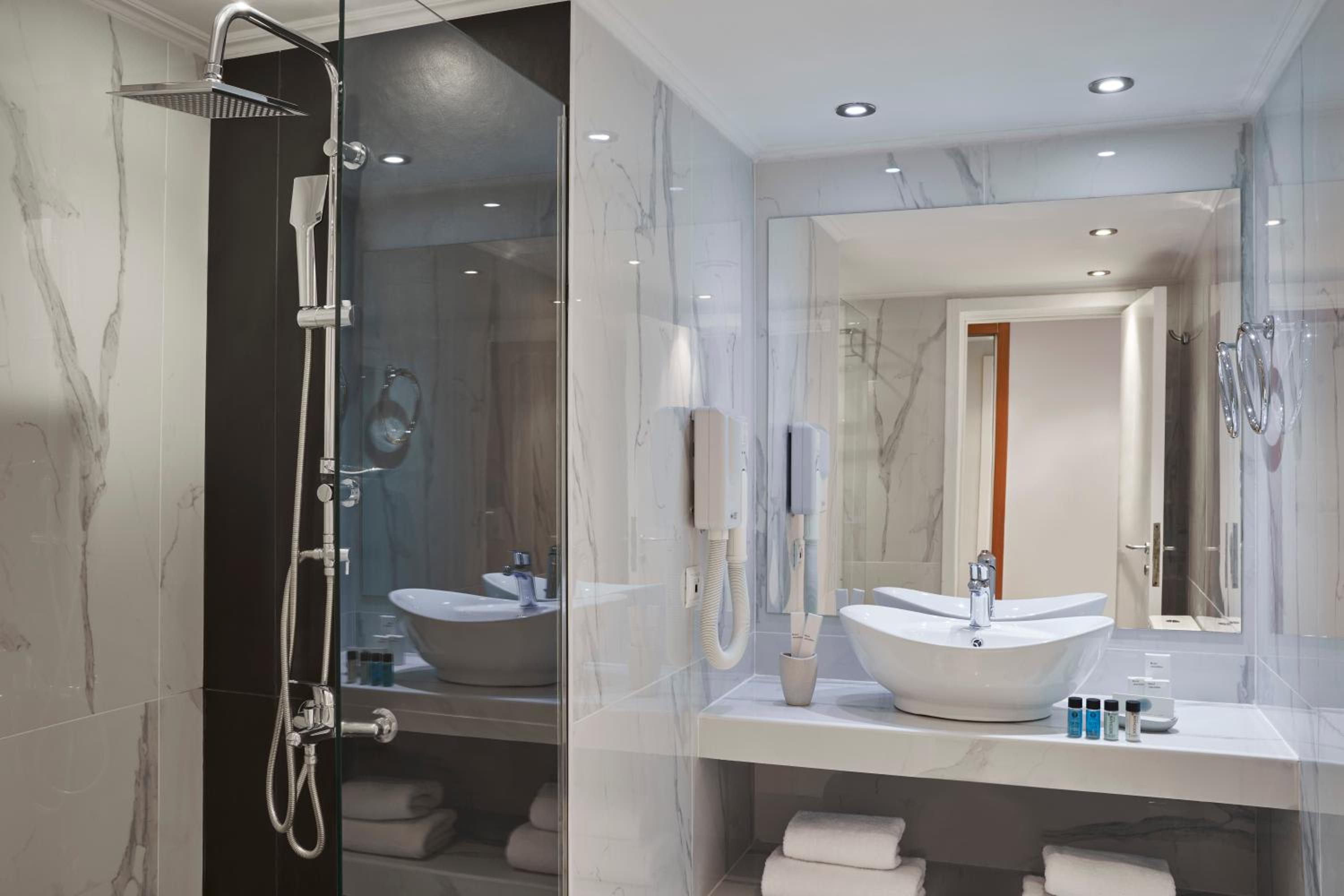 Master Suite with Sea and Poros Town View - Photo 3