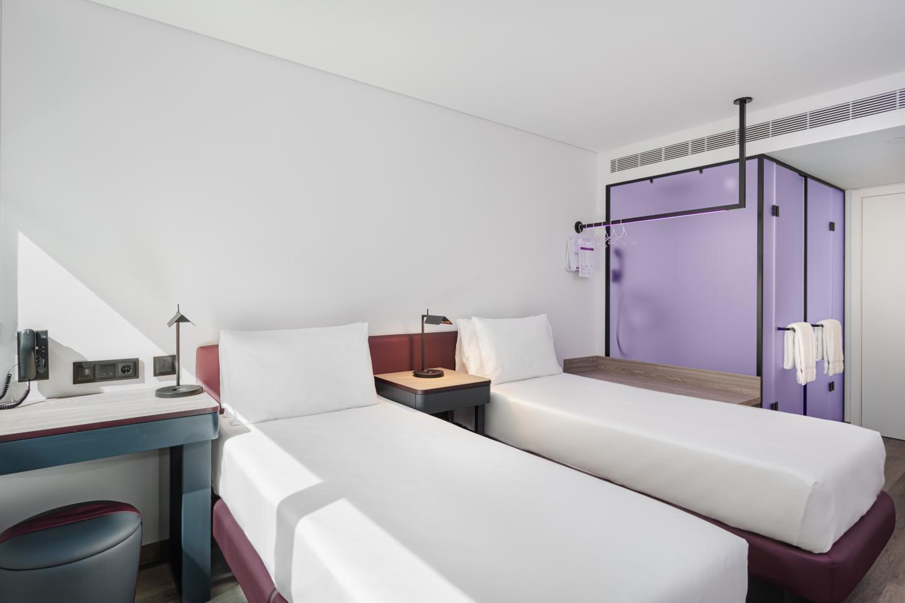 Premium Twin Room - Photo 5