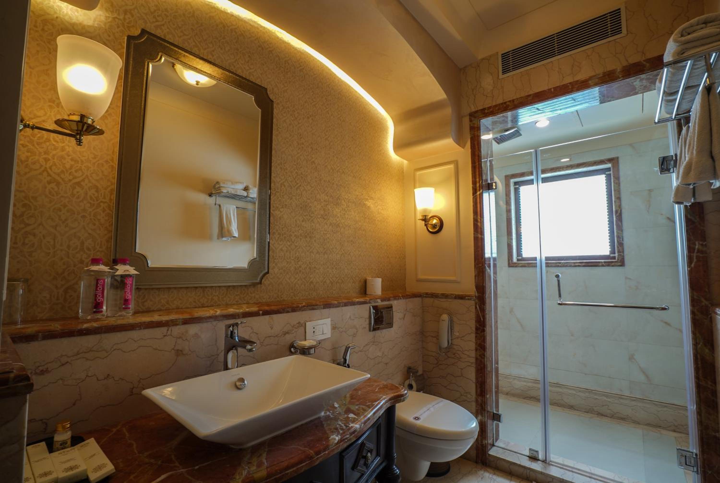 Suite: 20% off on session of Spa, 10% off on food & beverage services, 15 % off On Laundry