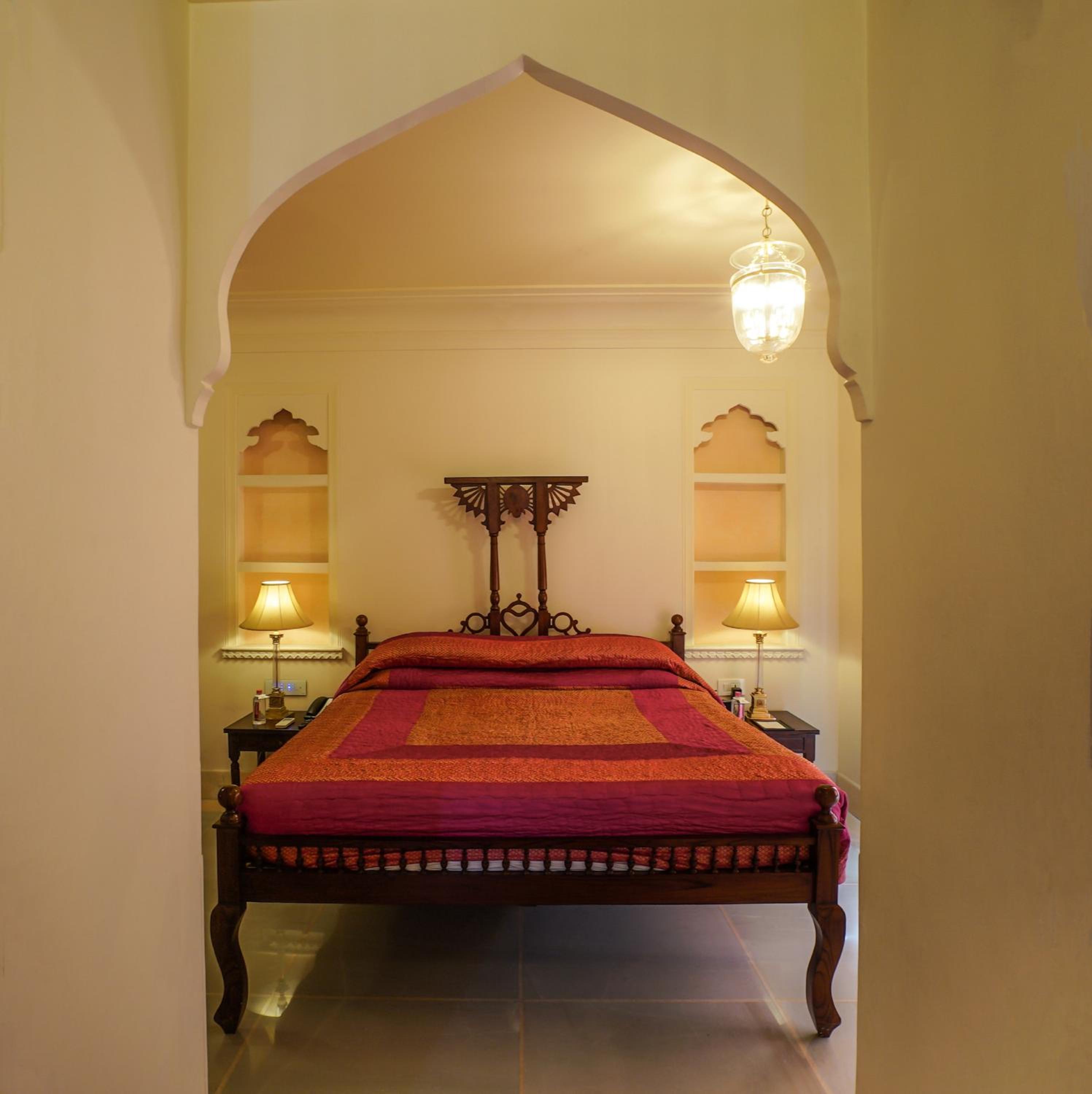 Suite: 20% off on session of Spa, 10% off on food & beverage services, 15 % off On Laundry