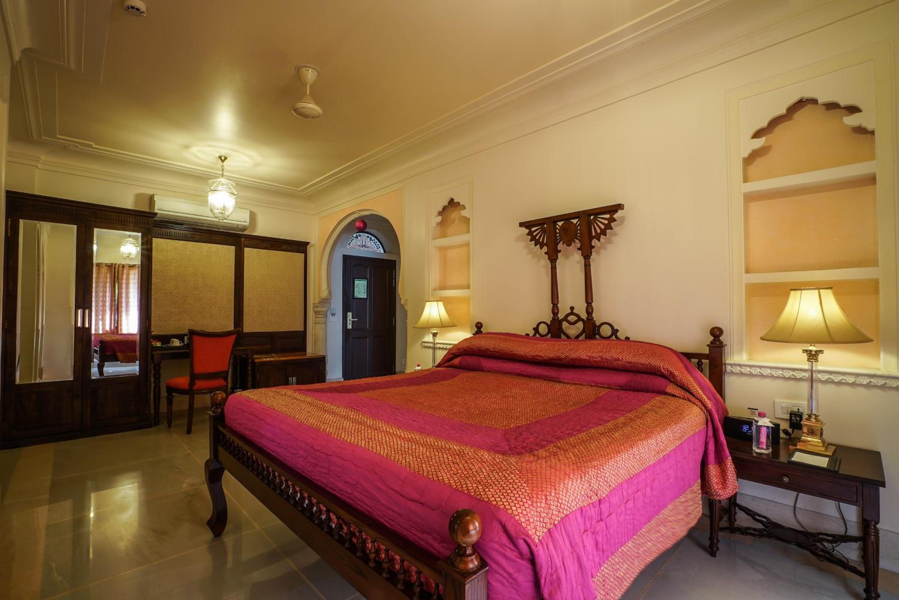 Suite: 20% off on session of Spa, 10% off on food & beverage services, 15 % off On Laundry