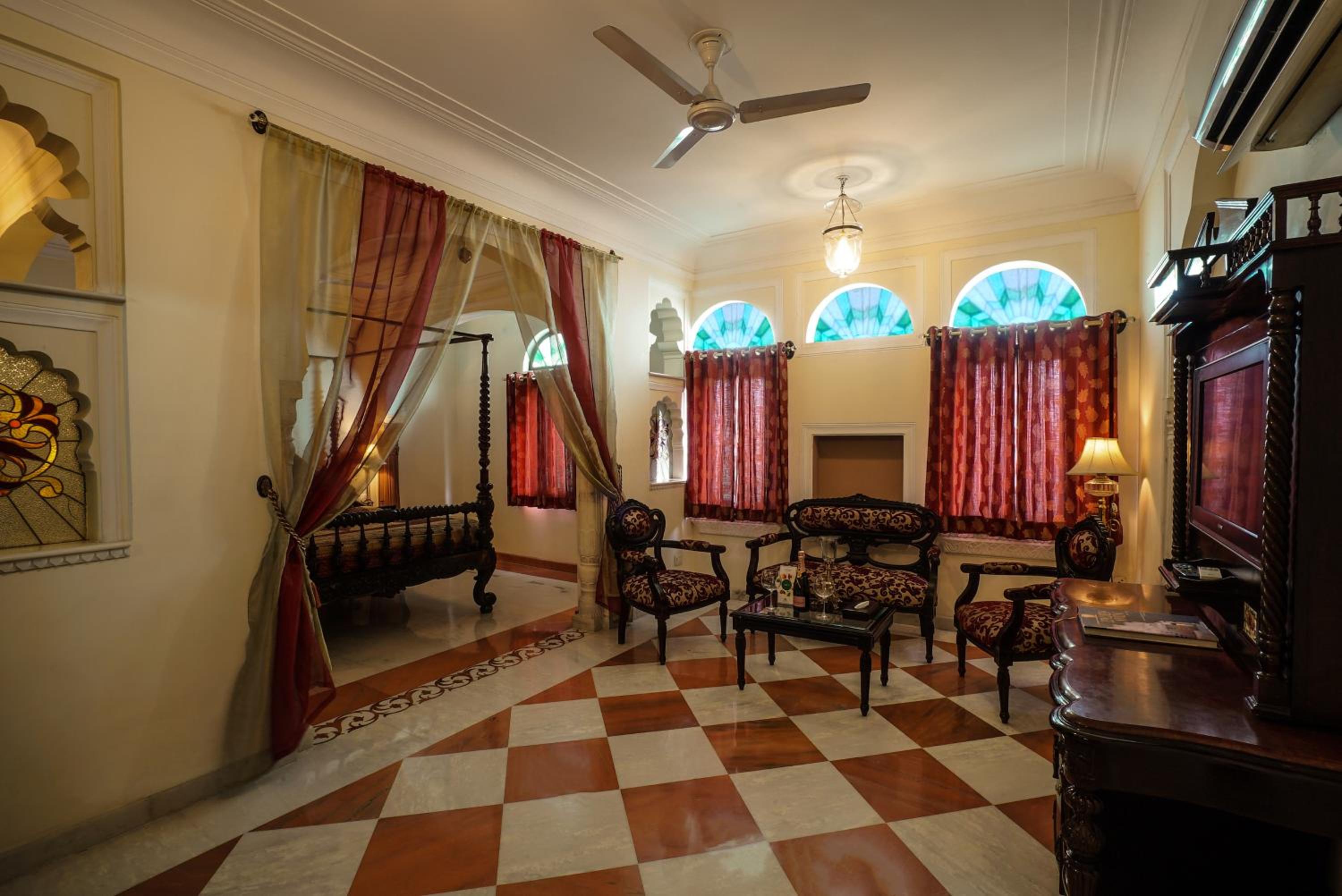 Shahpura Suite: 20% off on session of Spa, 10% off on food & beverage services, 15 % off On Laundry Shahpura Suite: 20% off on session of Spa, 10% off on food & beverage services, 15 % off On Laundry