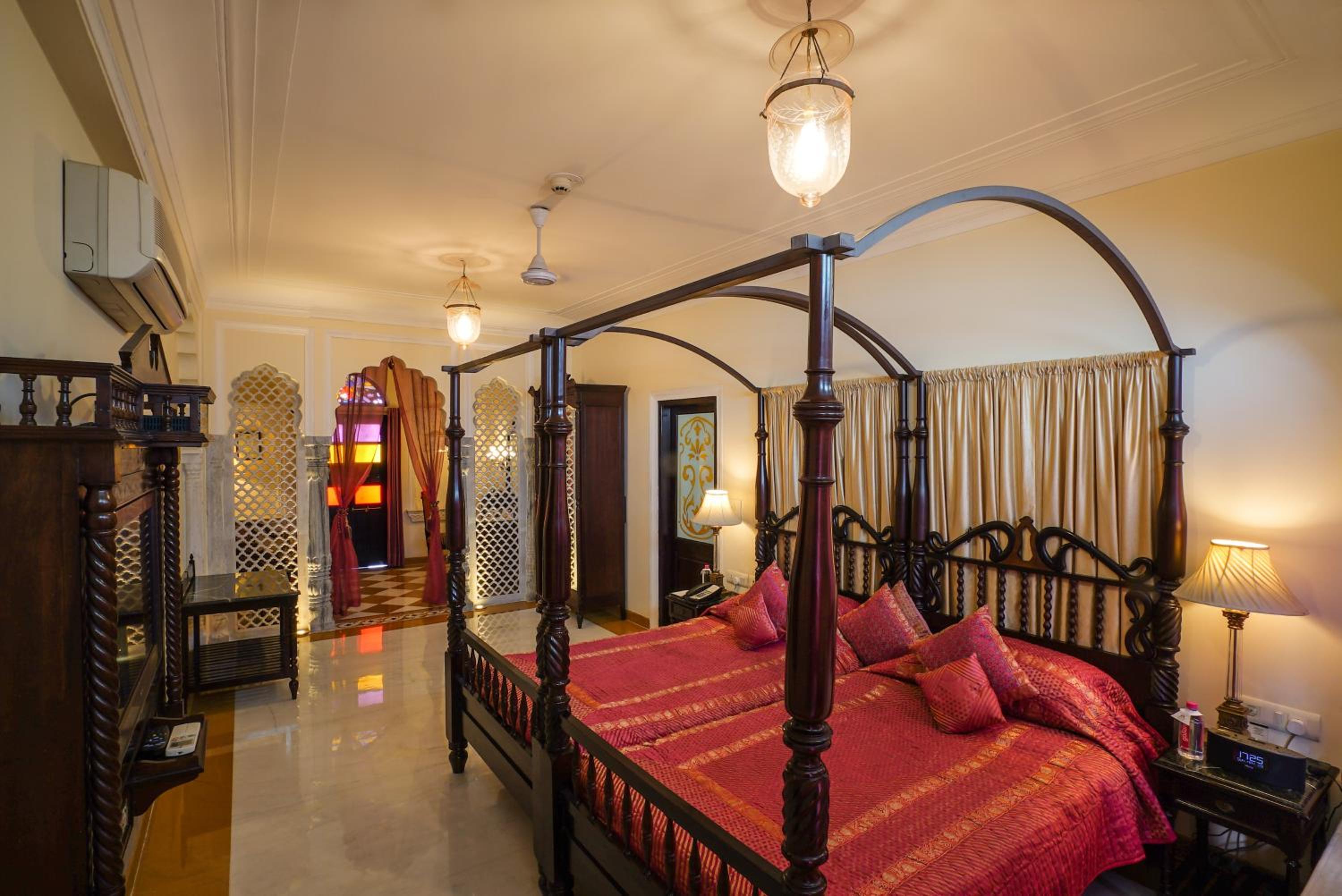 Shahpura Suite: 20% off on session of Spa, 10% off on food & beverage services, 15 % off On Laundry Shahpura Suite: 20% off on session of Spa, 10% off on food & beverage services, 15 % off On Laundry