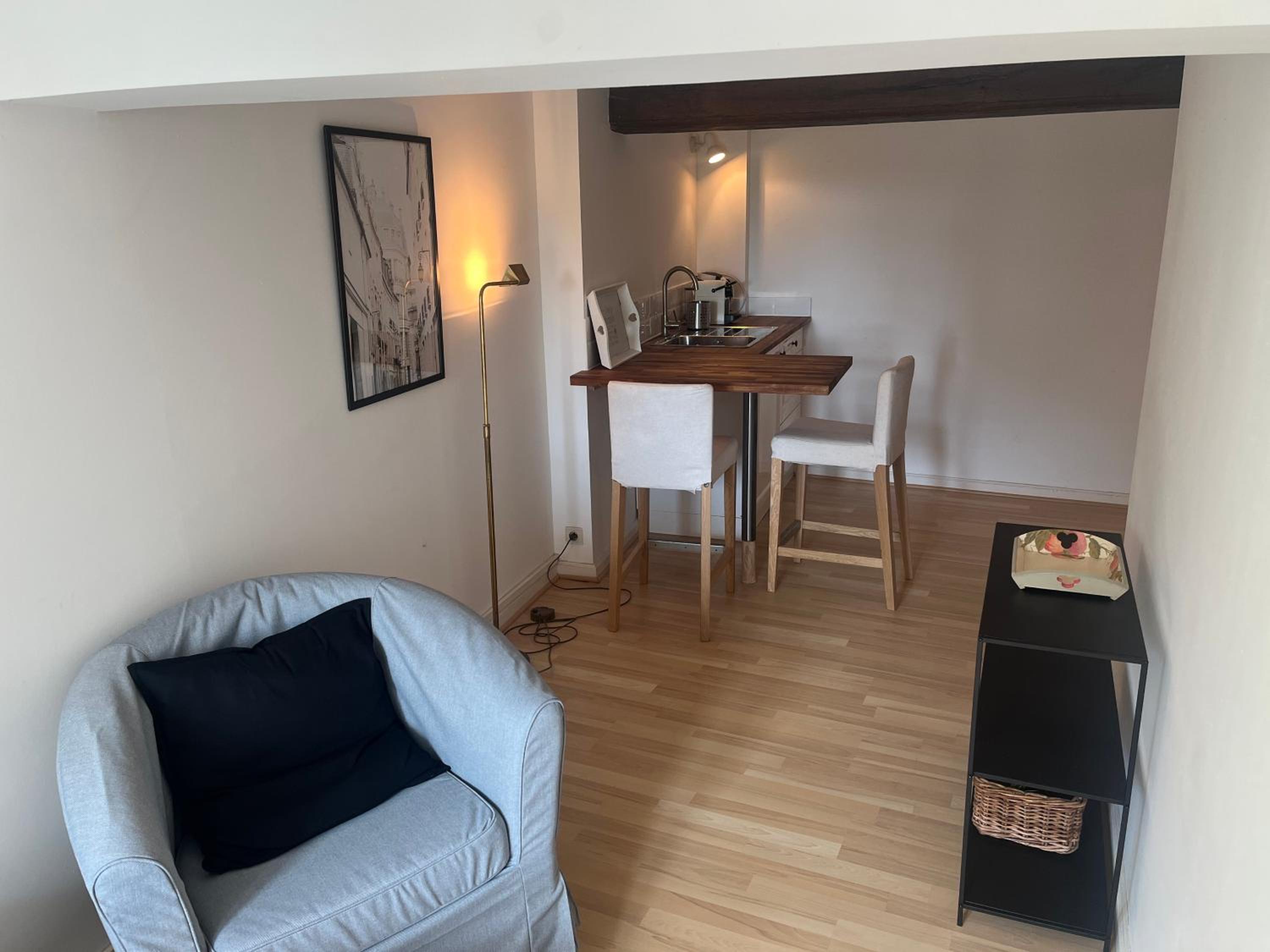 One-Bedroom Apartment photo 2