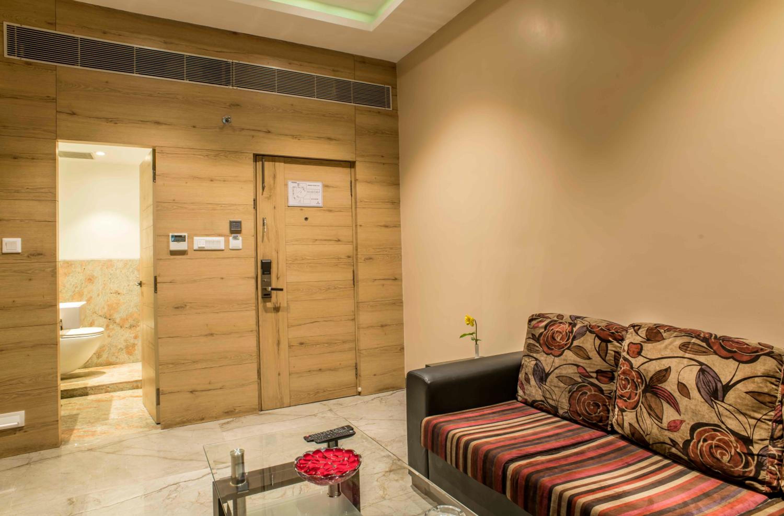 Suite - Photo 7